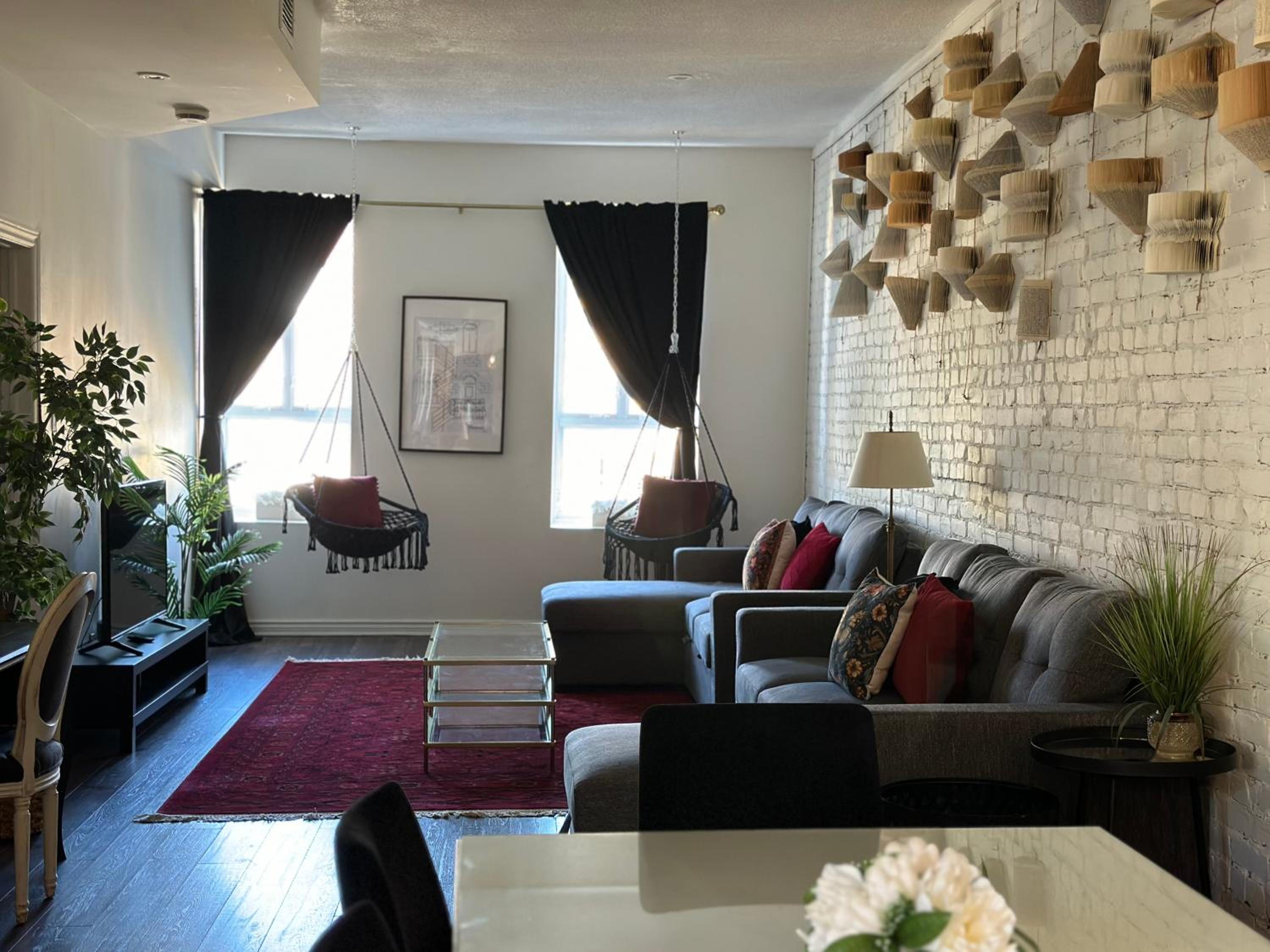 Historic Plateau Loft with 3 Private Baths