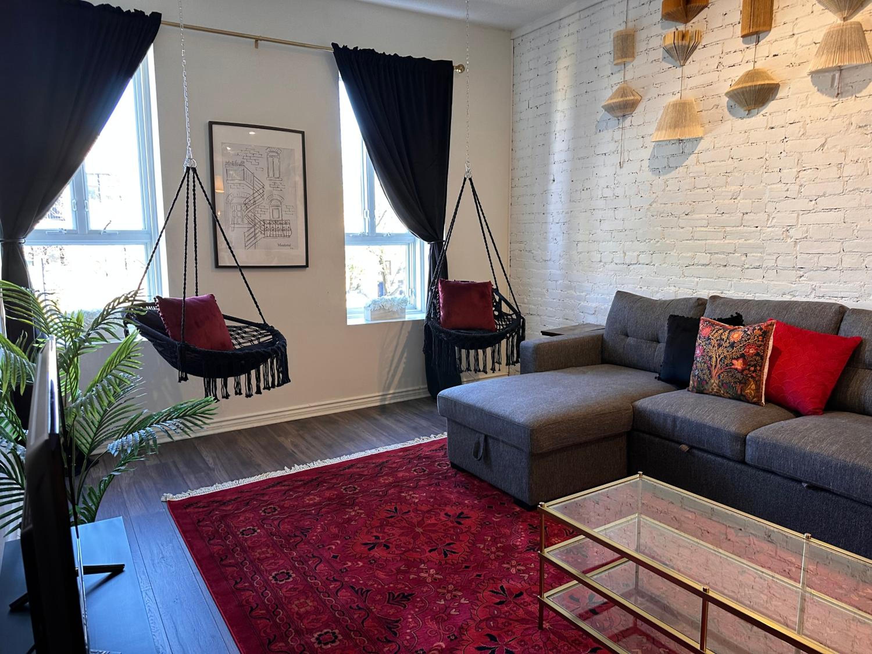 Historic Plateau Loft with 3 Private Baths