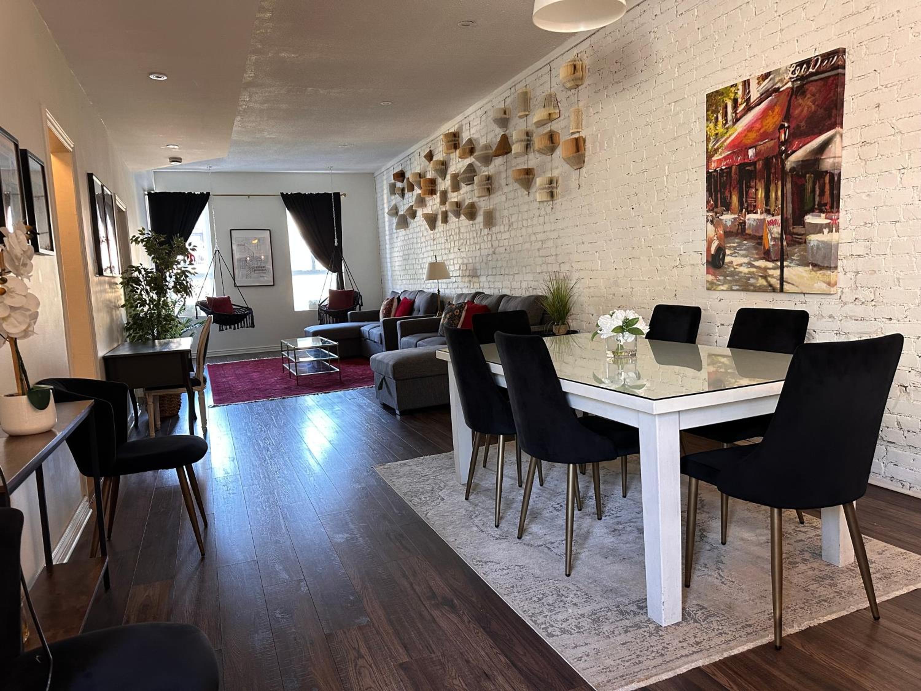 Historic Plateau Loft with 3 Private Baths