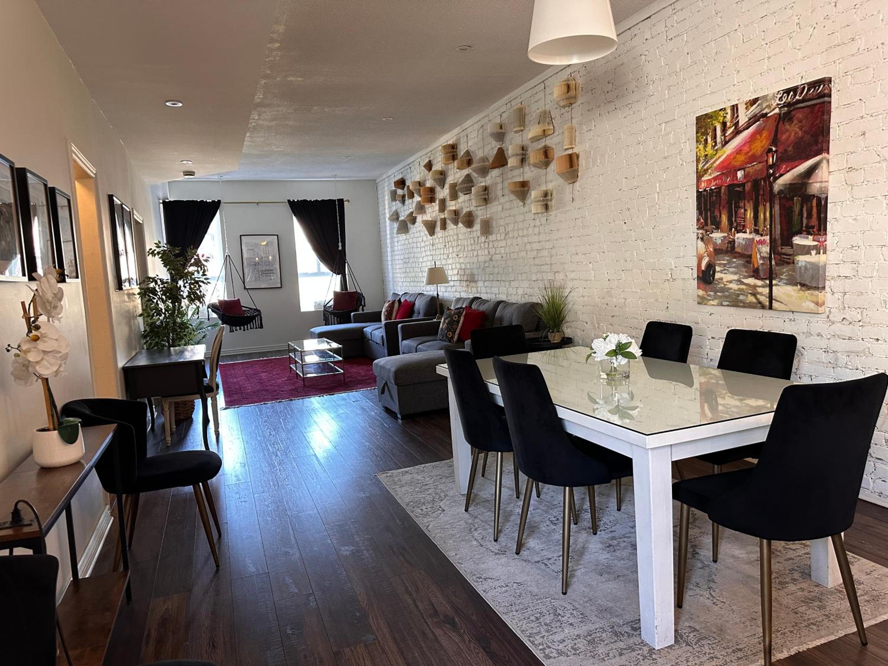 Historic Plateau Loft with 3 Private Baths