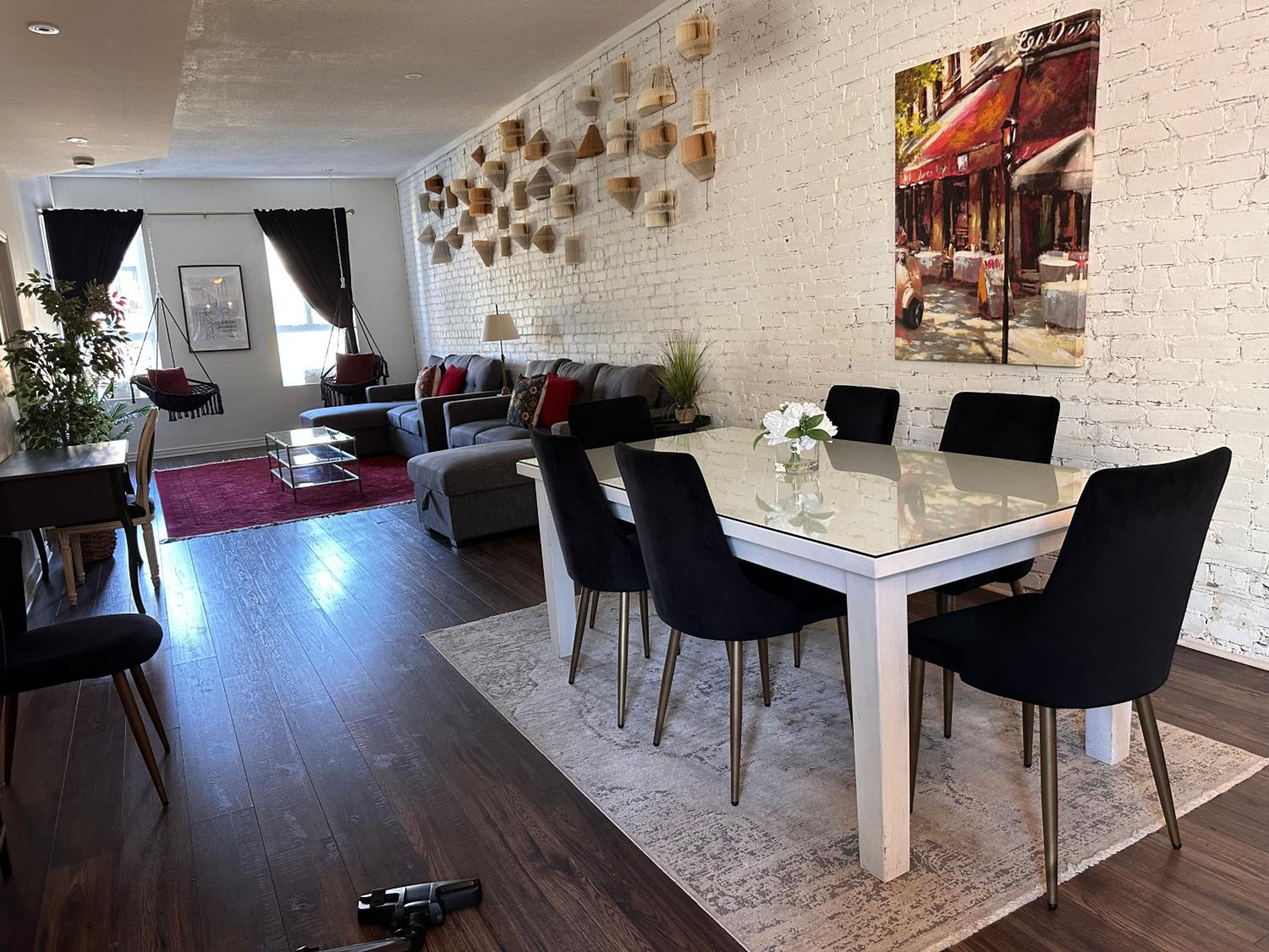 Historic Plateau Loft with 3 Private Baths