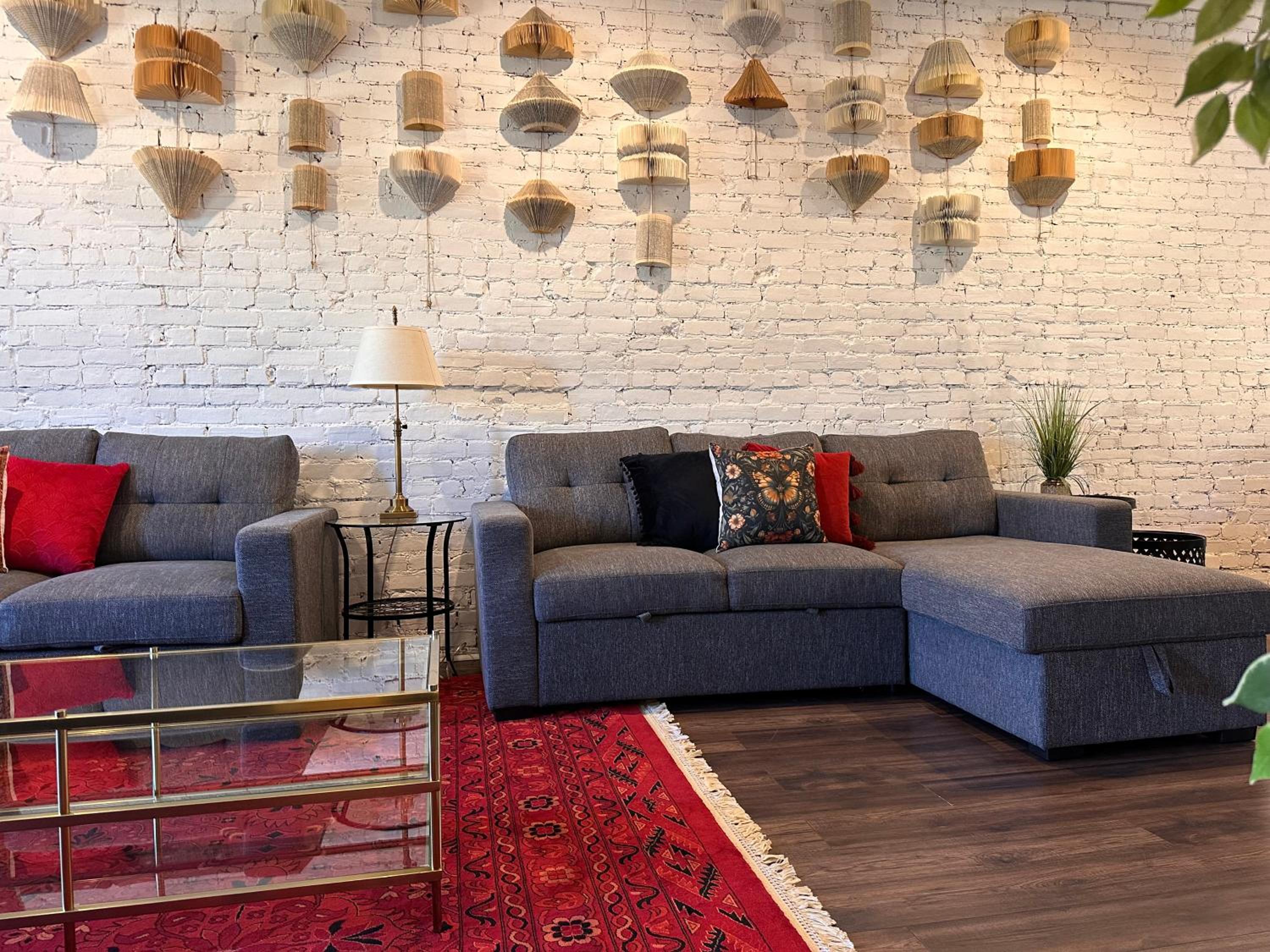Historic Plateau Loft with 3 Private Baths