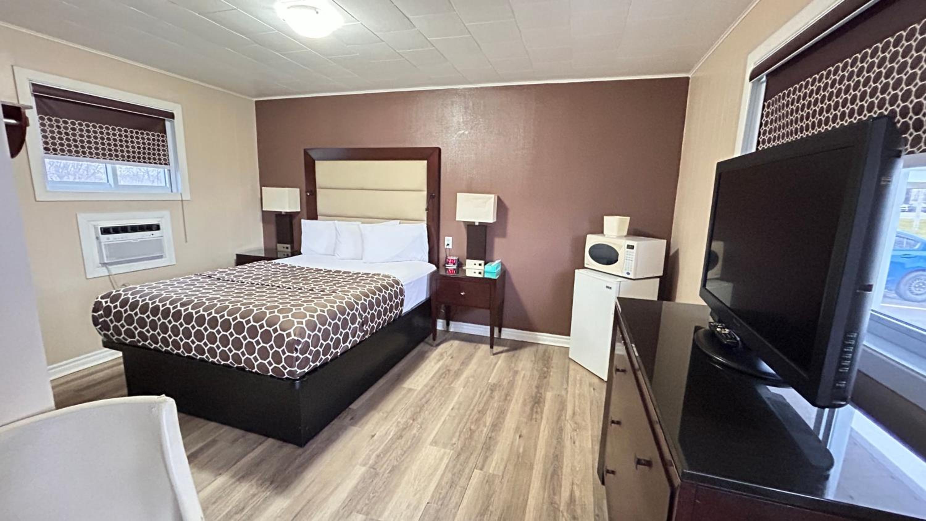 Rogers Motel - Image 5