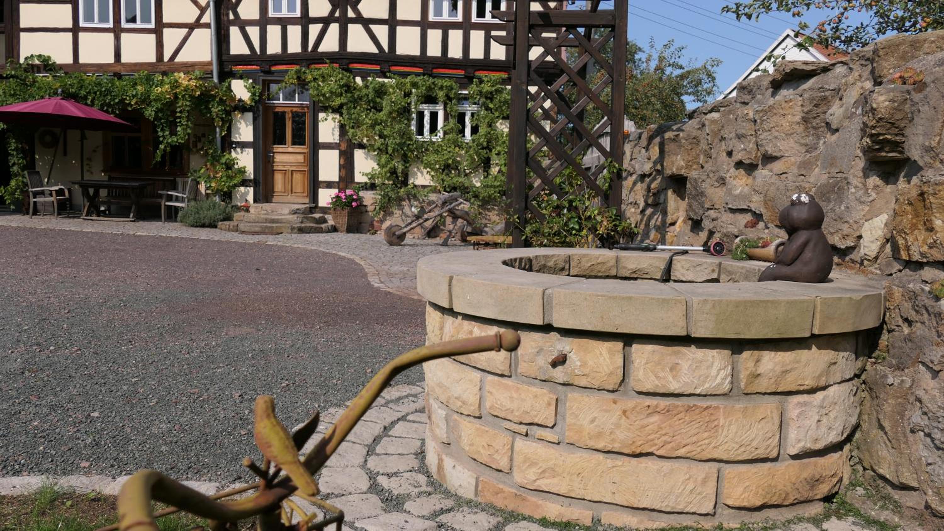 Fachwerkhaus mit rustikalem Weinkeller und Garten, ganze Unterkunft, gute Lage