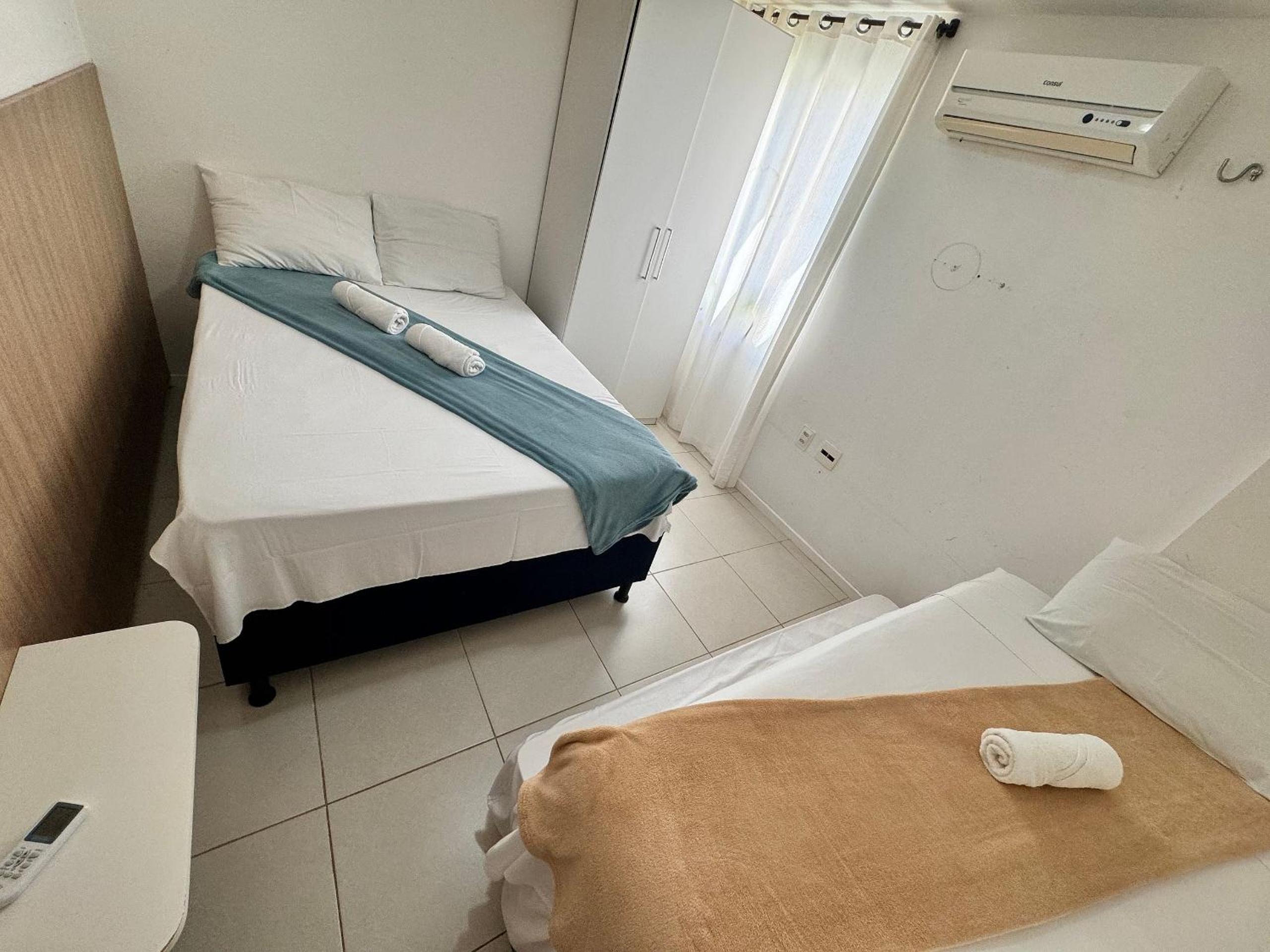 GranSol, Terreo, Pé na areia, 03 qtos, 08 adultos e 02 crianças, a 600m do B PARK
