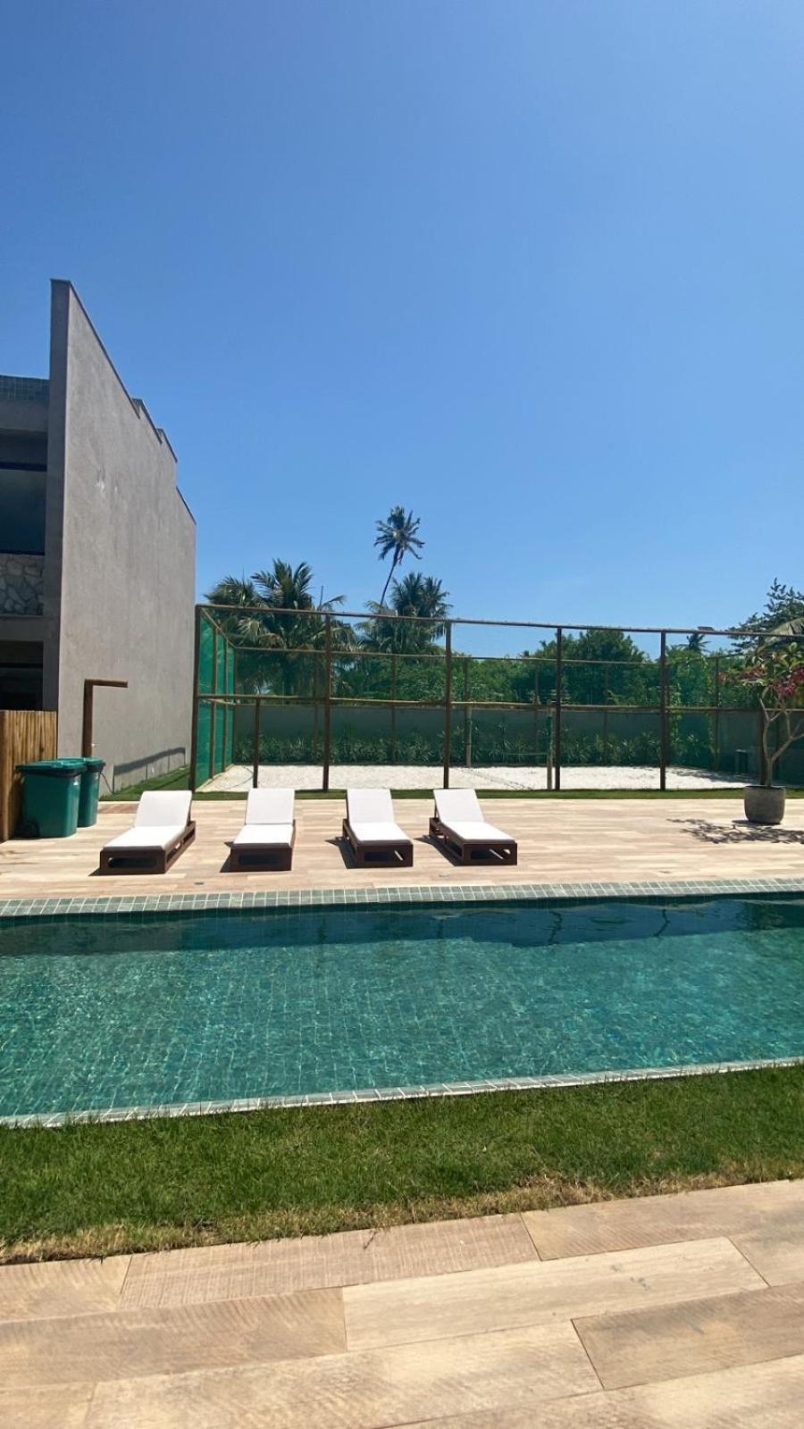 Apê Praia do Toque com Ar no Quarto e Sala, Condomínio com Academia, Quadra de Beach Tennis e Vôlei, Estacionamento Grátis e Restaurante