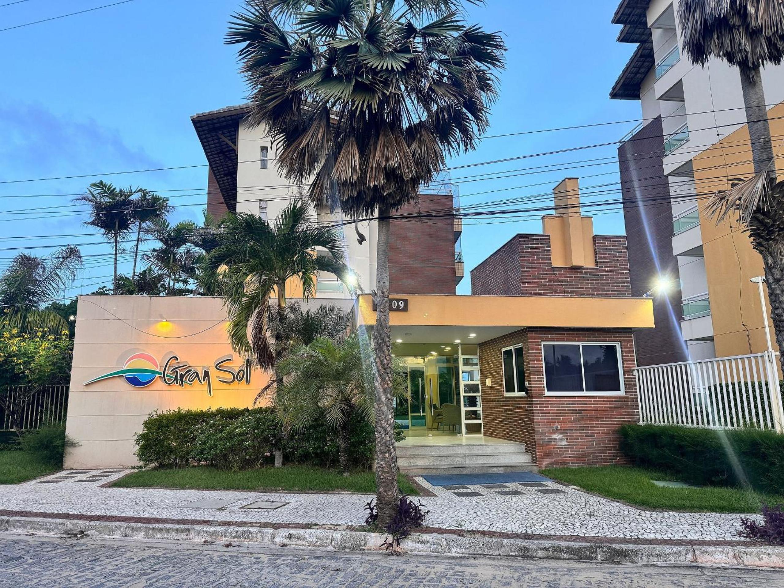 GranSol, Terreo, Pé na areia, 03 qtos, 08 adultos e 02 crianças, a 600m do B PARK