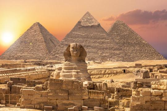Luxury 3BR Apartment West Somid, Giza view 2