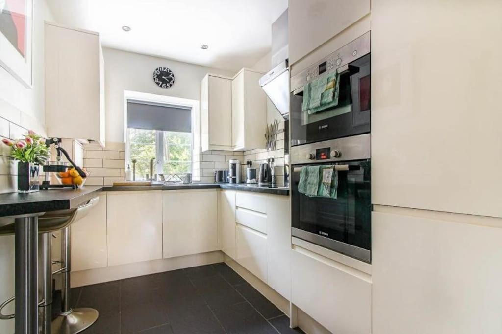 Spacious 2 bedroom apartment in London view 4