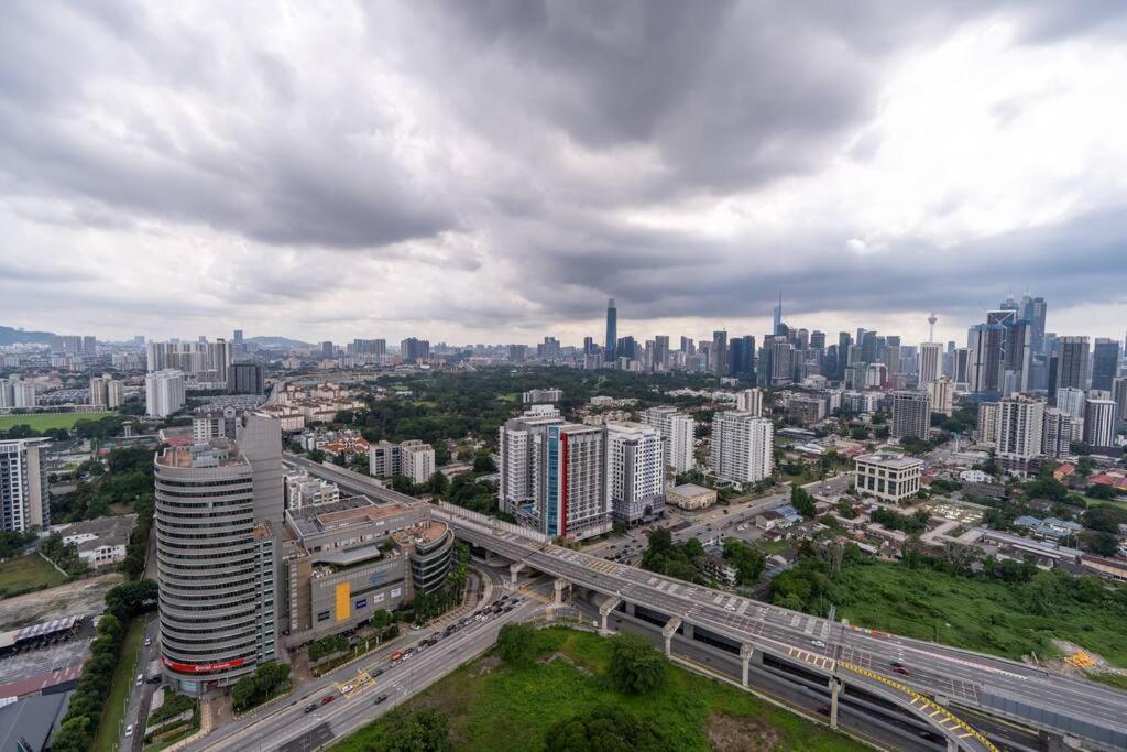 Neu Suites By Cozy Unit L30RA 2-3PAX near KLCC & Jelatek LRT