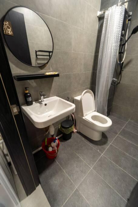 Neu Suites By Cozy Unit L30RA 2-3PAX near KLCC & Jelatek LRT