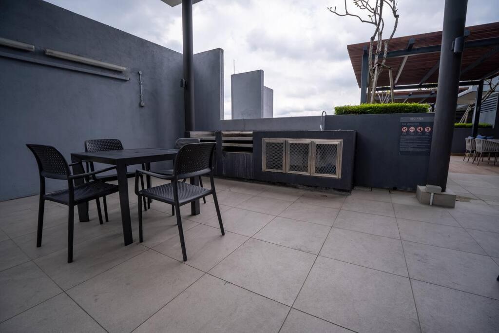 Neu Suites By Cozy Unit L30RA 2-3PAX near KLCC & Jelatek LRT
