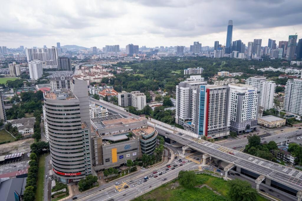 Neu Suites By Cozy Unit L30RA 2-3PAX near KLCC & Jelatek LRT