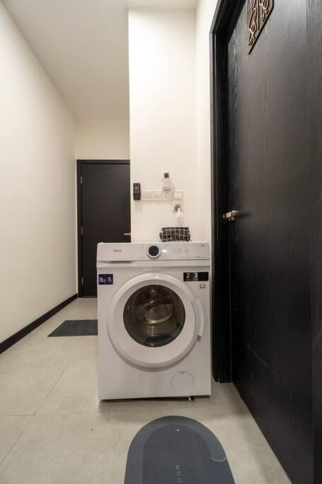 Neu Suites By Cozy Unit L30RA 2-3PAX near KLCC & Jelatek LRT