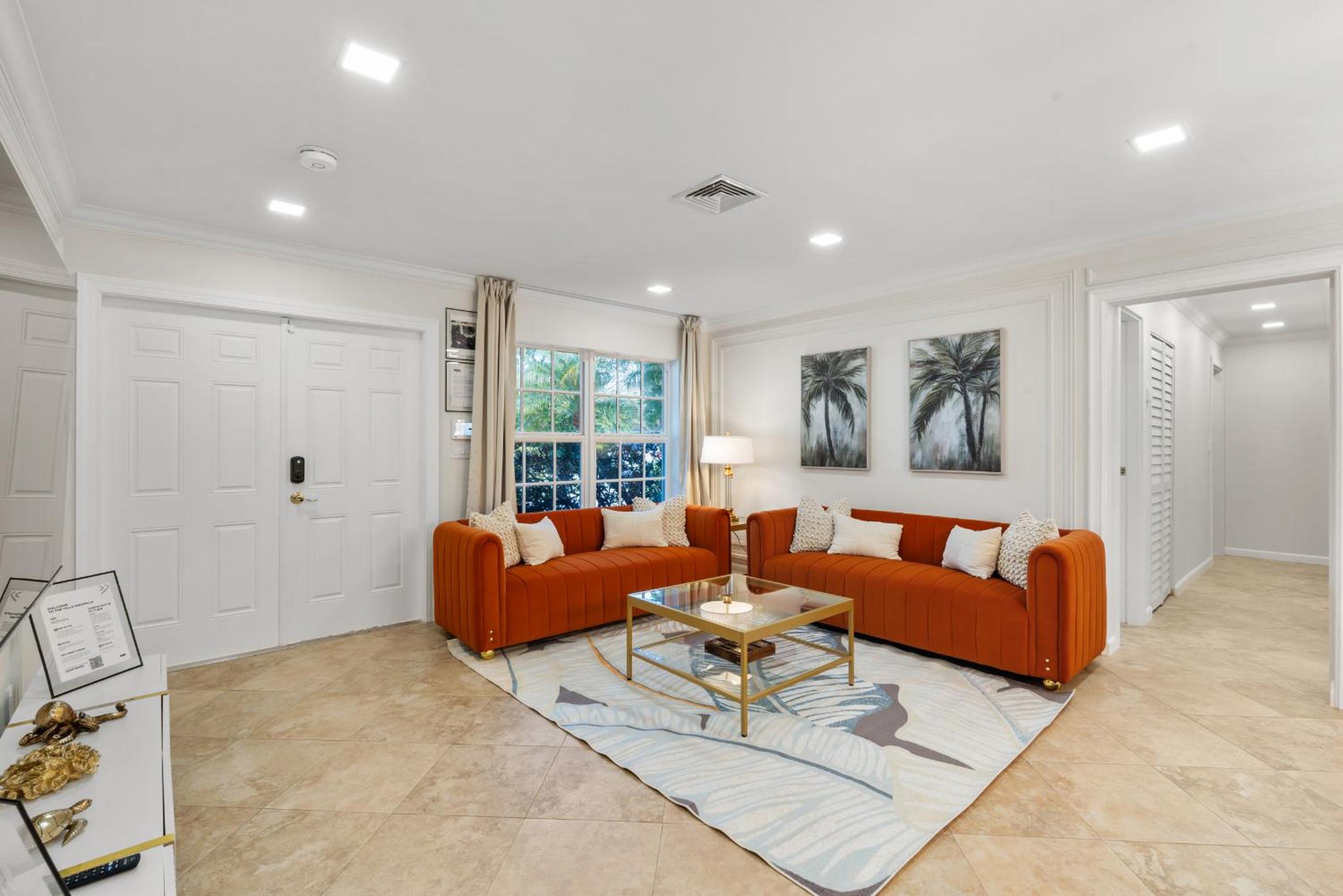 A Slice of Paradise - Bel Air Beach House with Private Pool, 30-35 min to FIFA