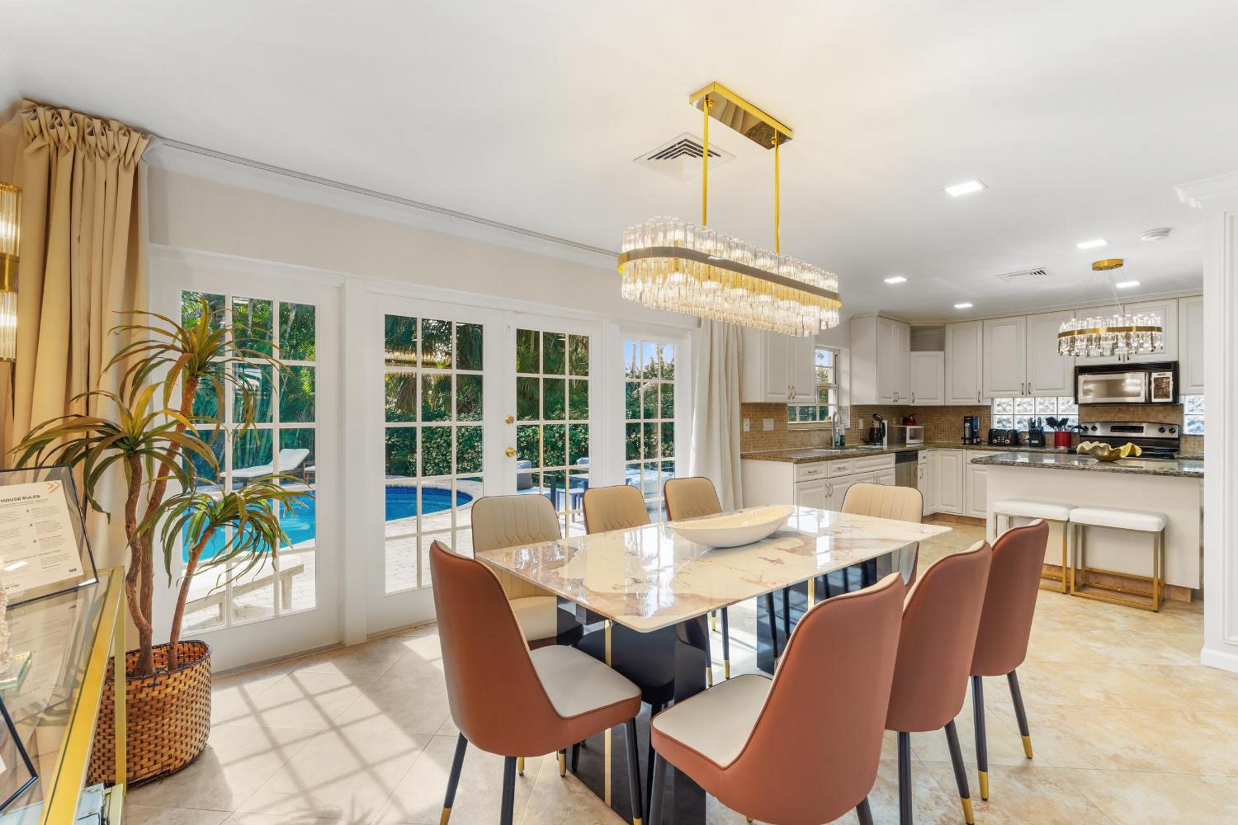 A Slice of Paradise - Bel Air Beach House with Private Pool