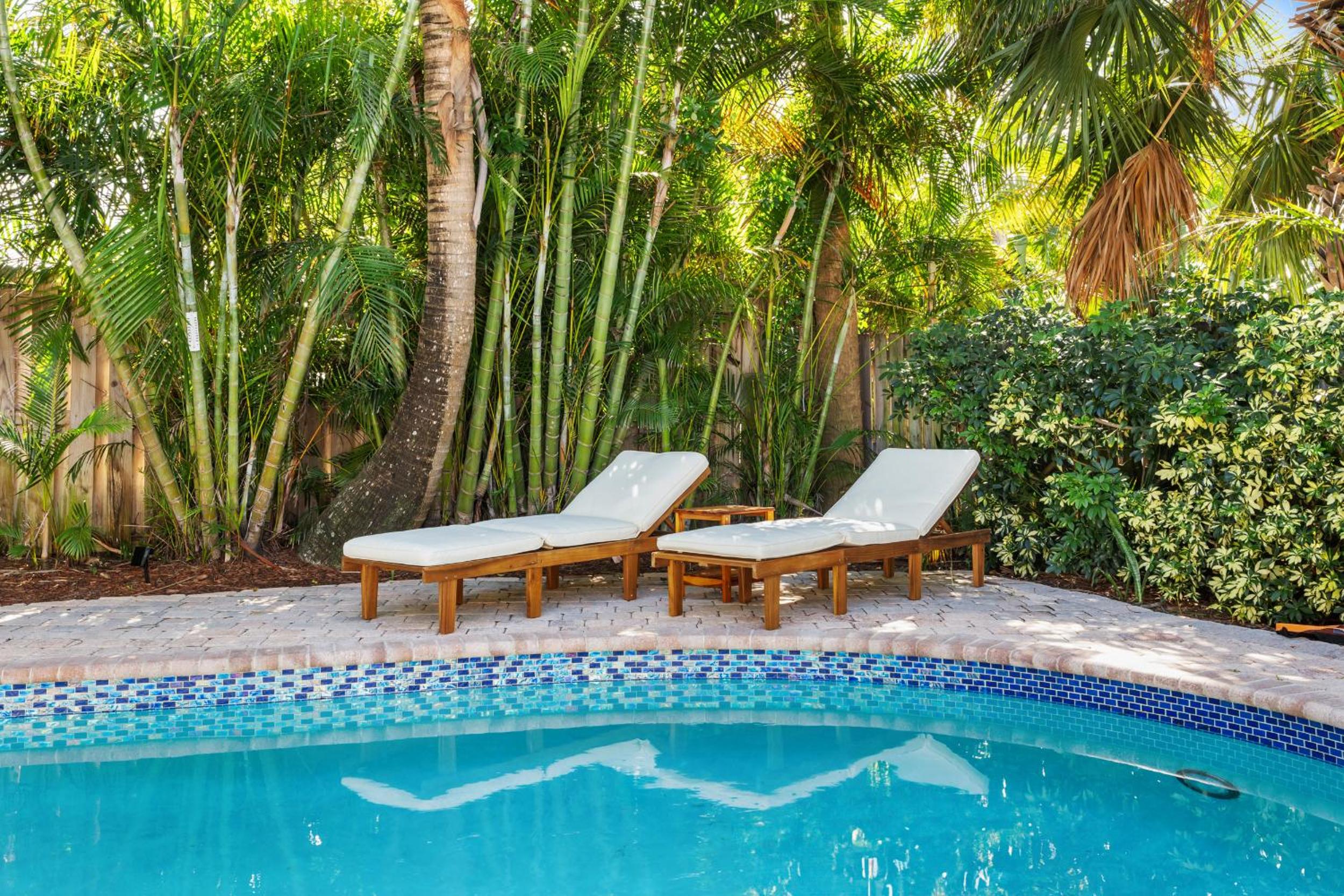 A Slice of Paradise - Bel Air Beach House with Private Pool