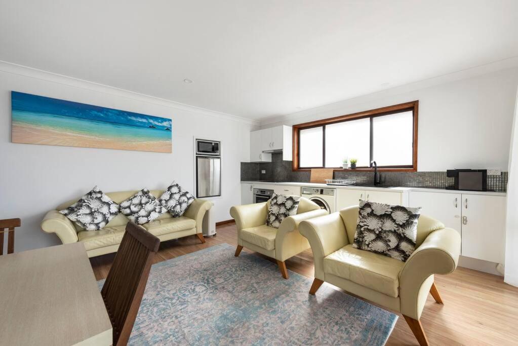 Waterfront and direct beach access with views
