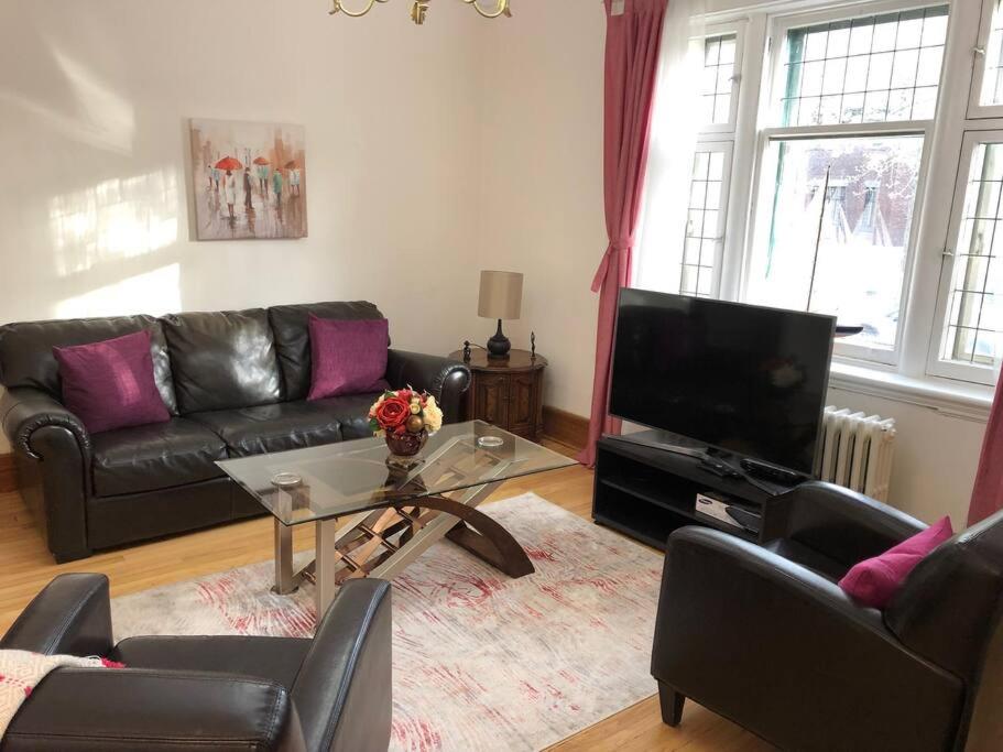 Cheerful house 3 bedrooms 3 bathrooms 3 Free parking