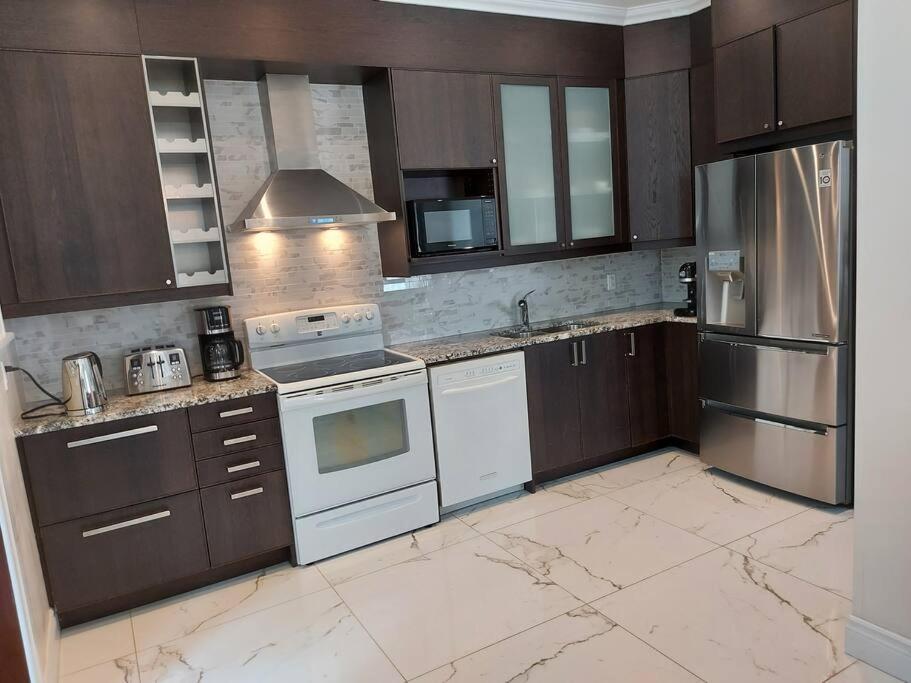 Cheerful house 3 bedrooms 3 bathrooms 3 Free parking