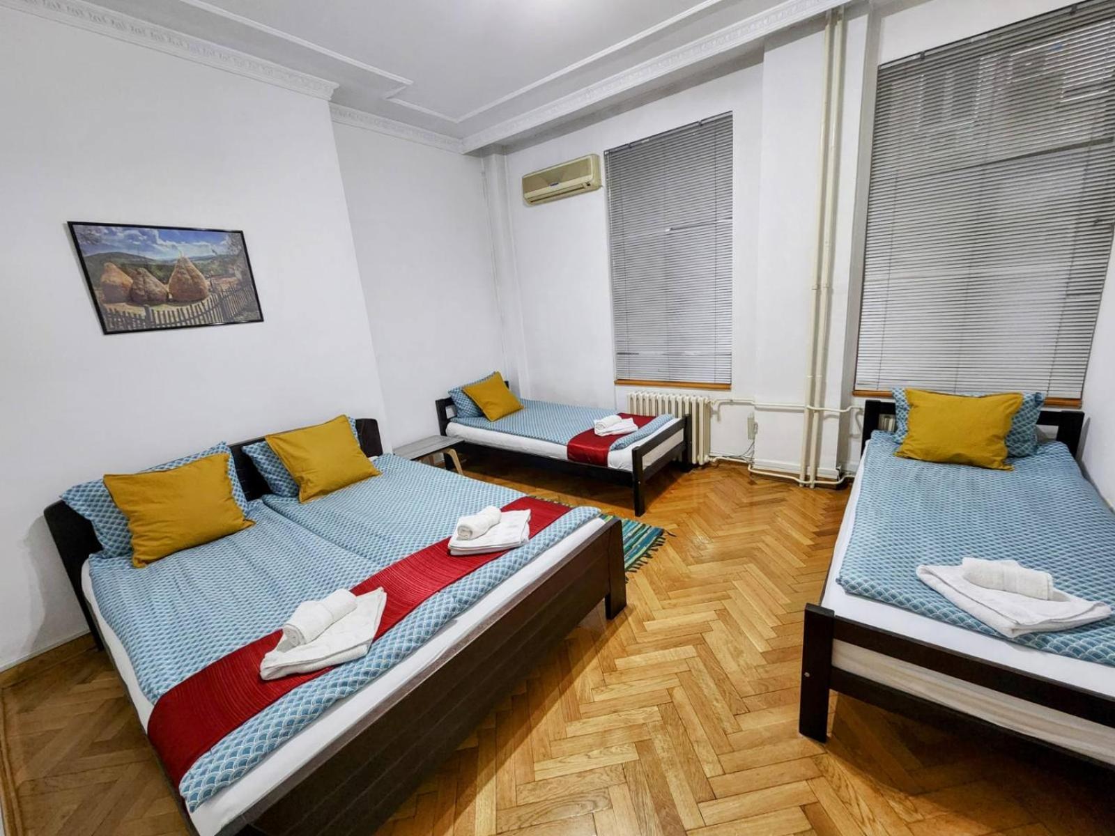 Authentic Belgrade Centre Apartment #3, Four Bedrooms and Two full Bathrooms view 2