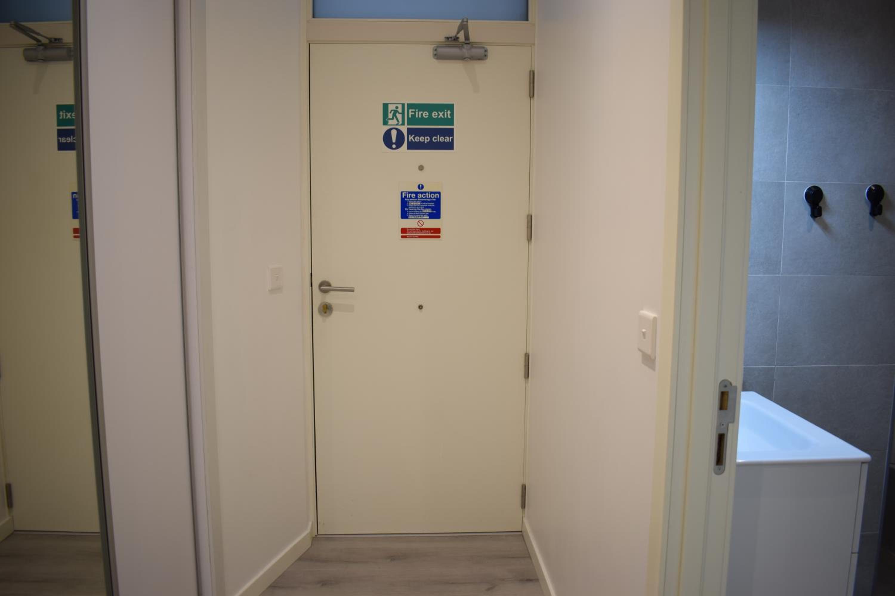 Photo 10