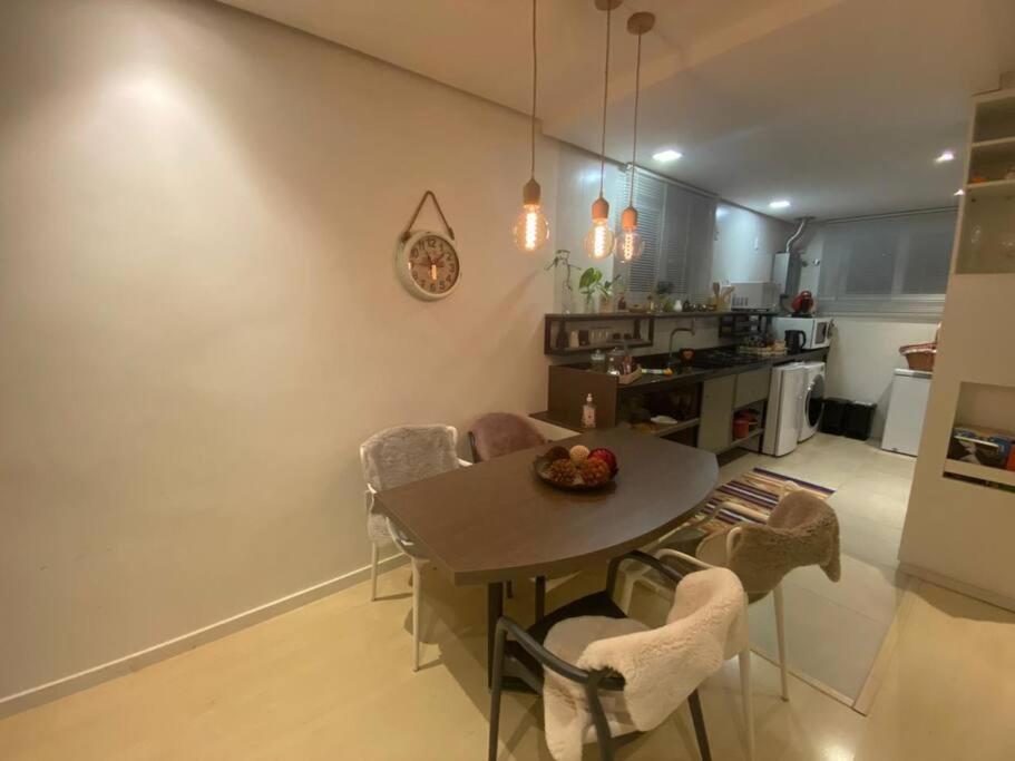 APARTAMENTo ACONCHEGANTE NO CENTRO DE CANELA!