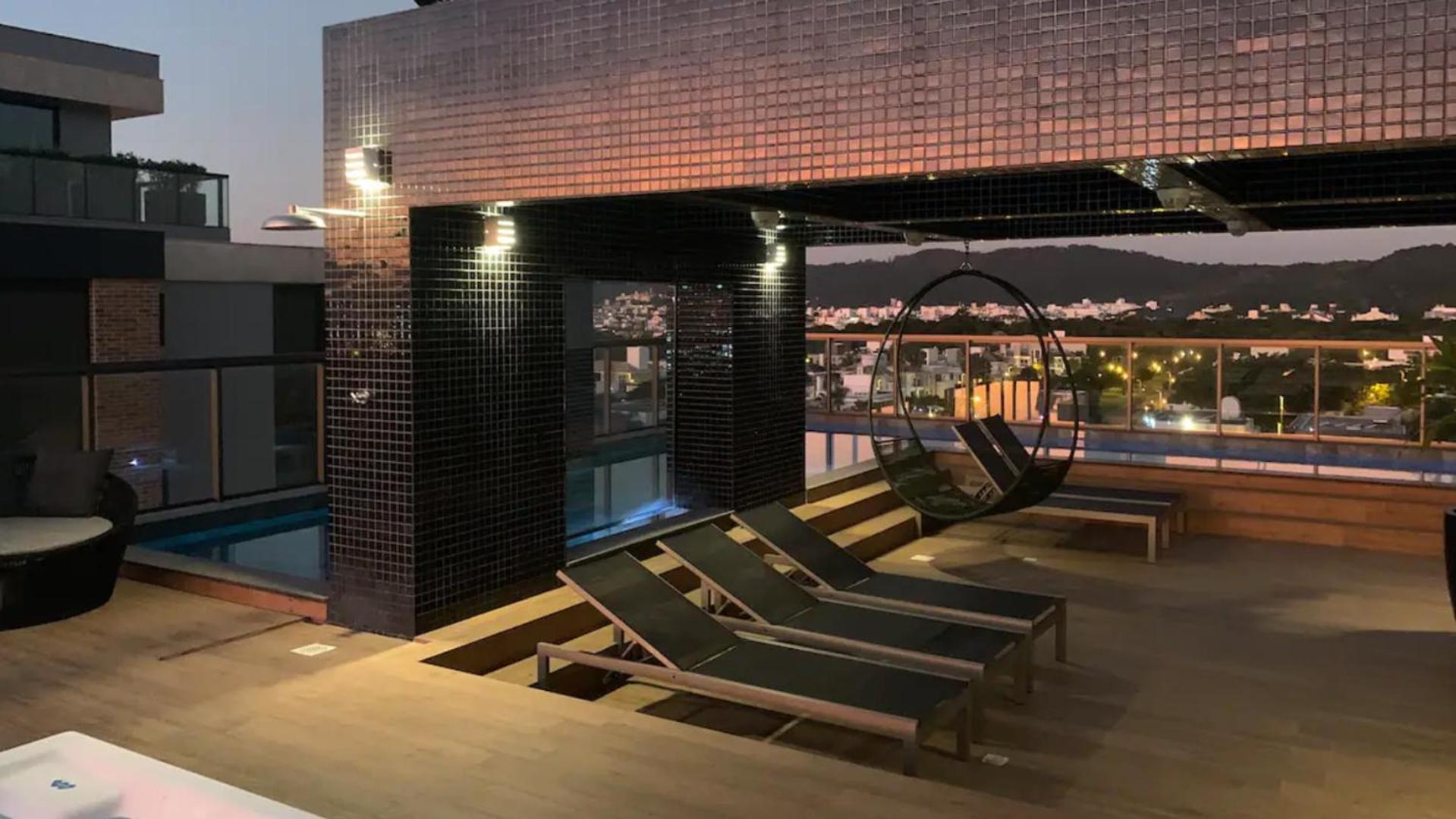 Apto Elegante com Localização Privilegiada e Rooftop incrível