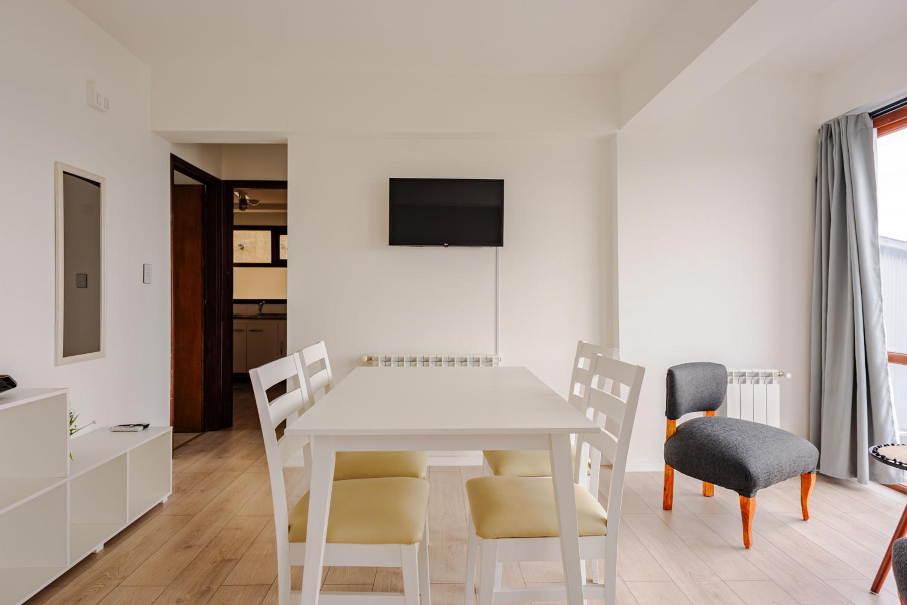 Gray Fox Apartments Roca