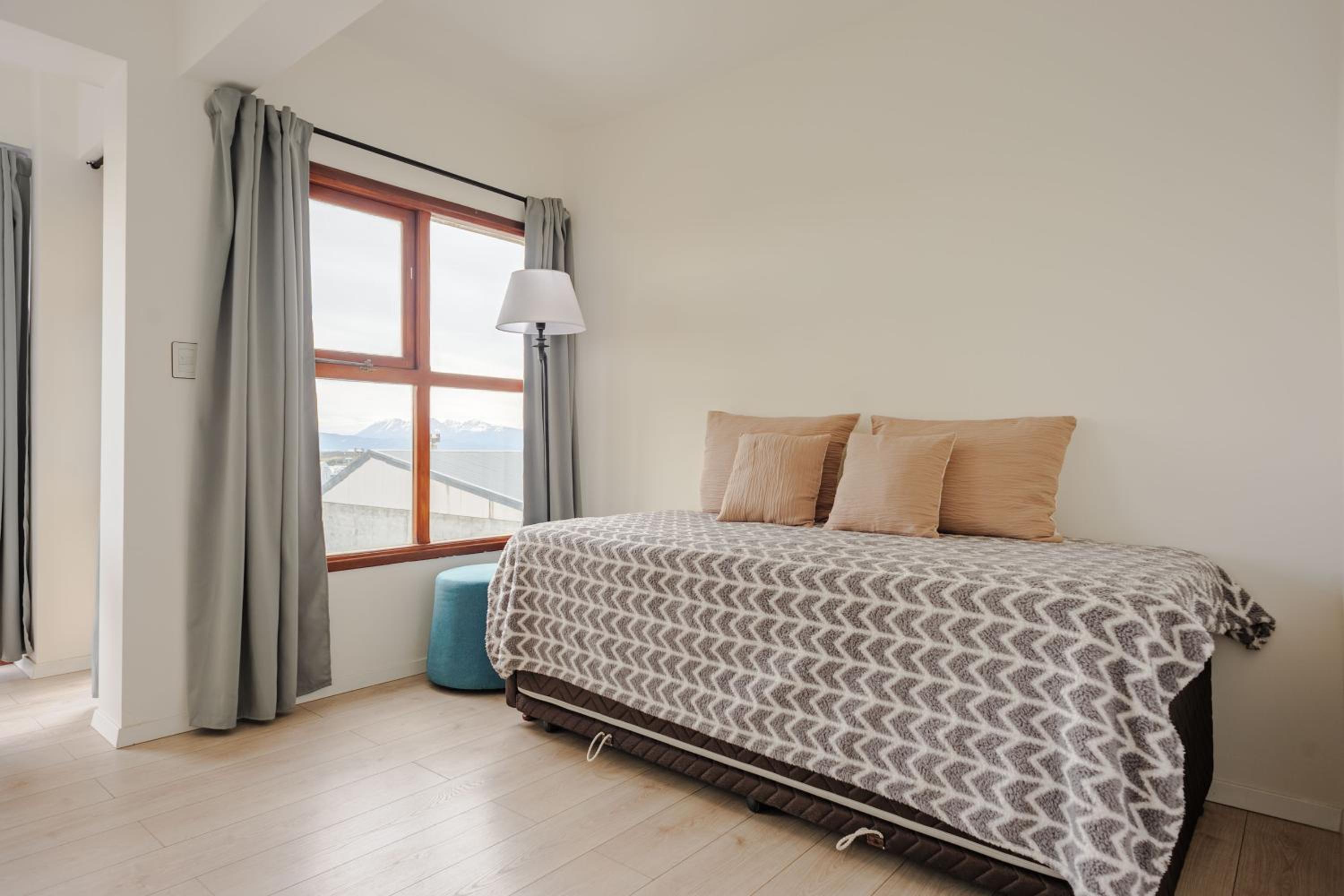 Gray Fox Apartments Roca
