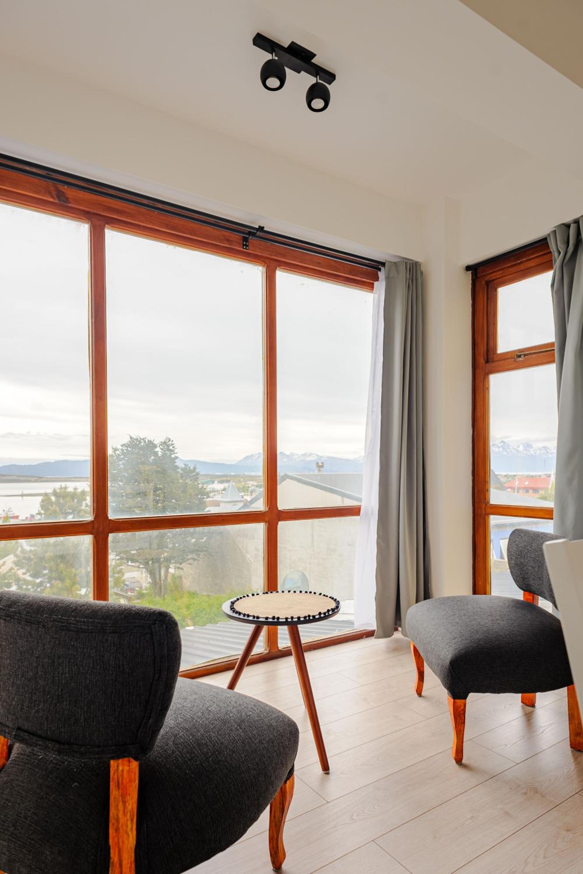 Gray Fox Apartments Roca