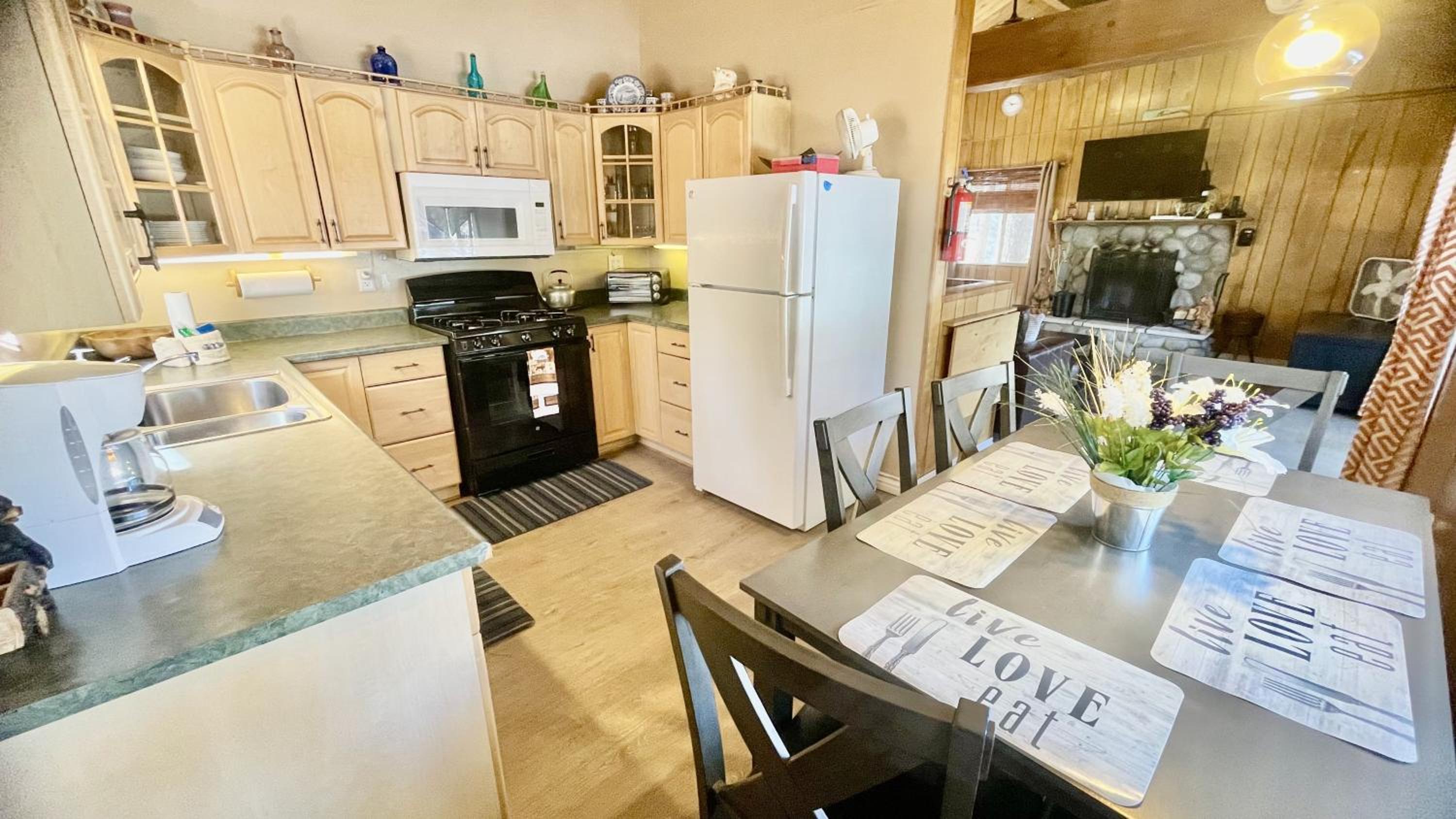 Sweet Cabin Home Getaway! view 4