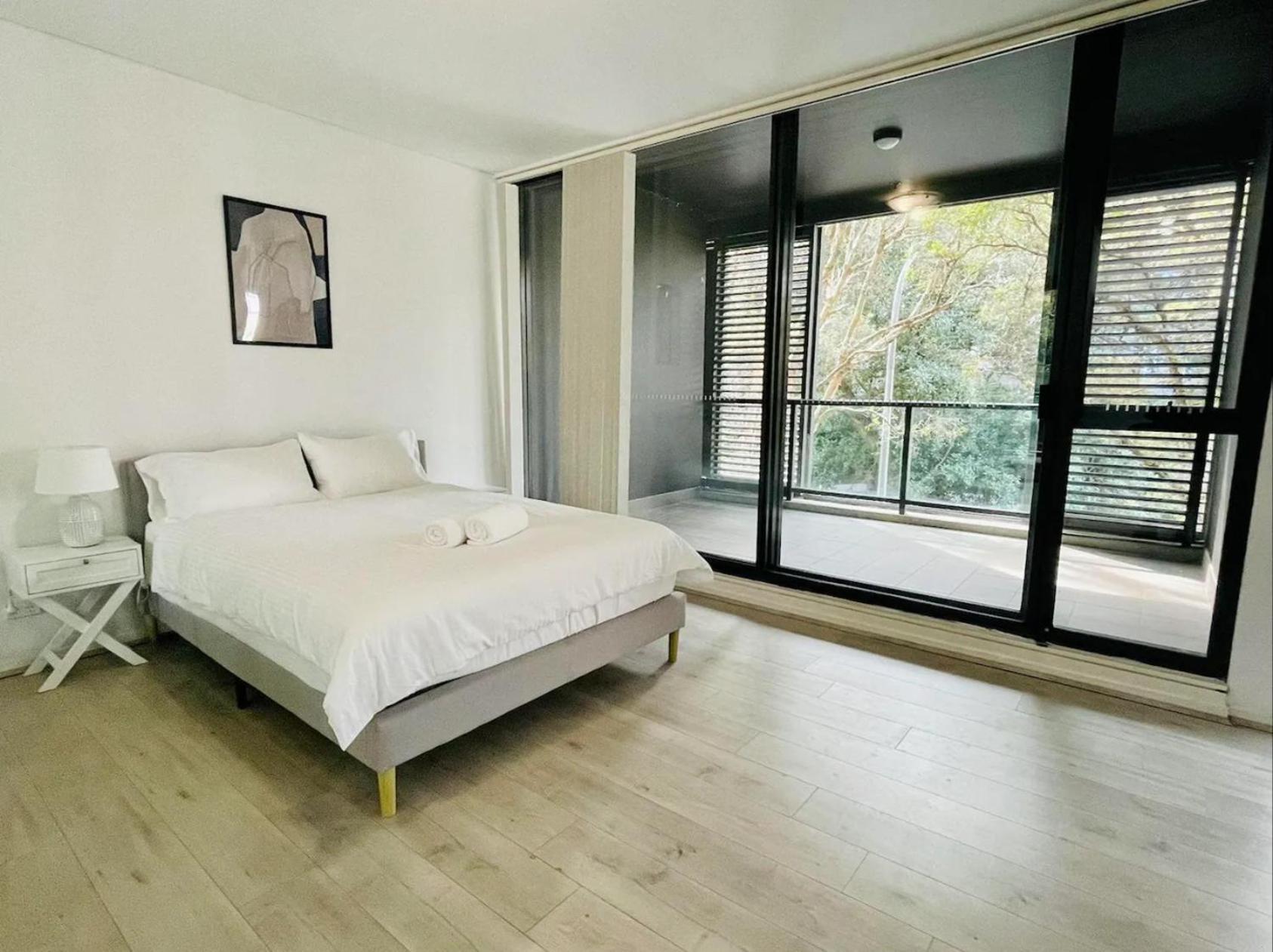 Sydney resort style condo 3 pools