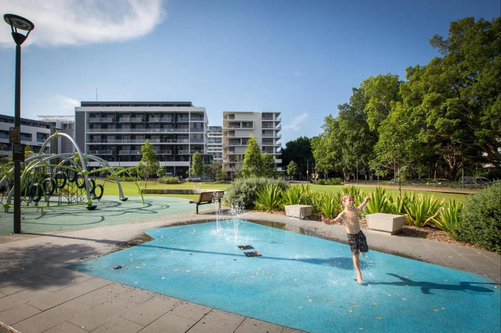 Sydney resort style condo 3 pools
