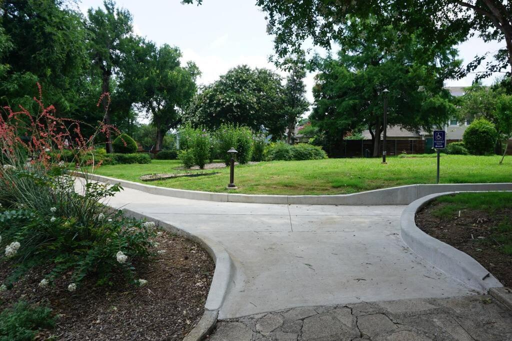 Beautiful Bishop Arts 2 Bedroom view 2