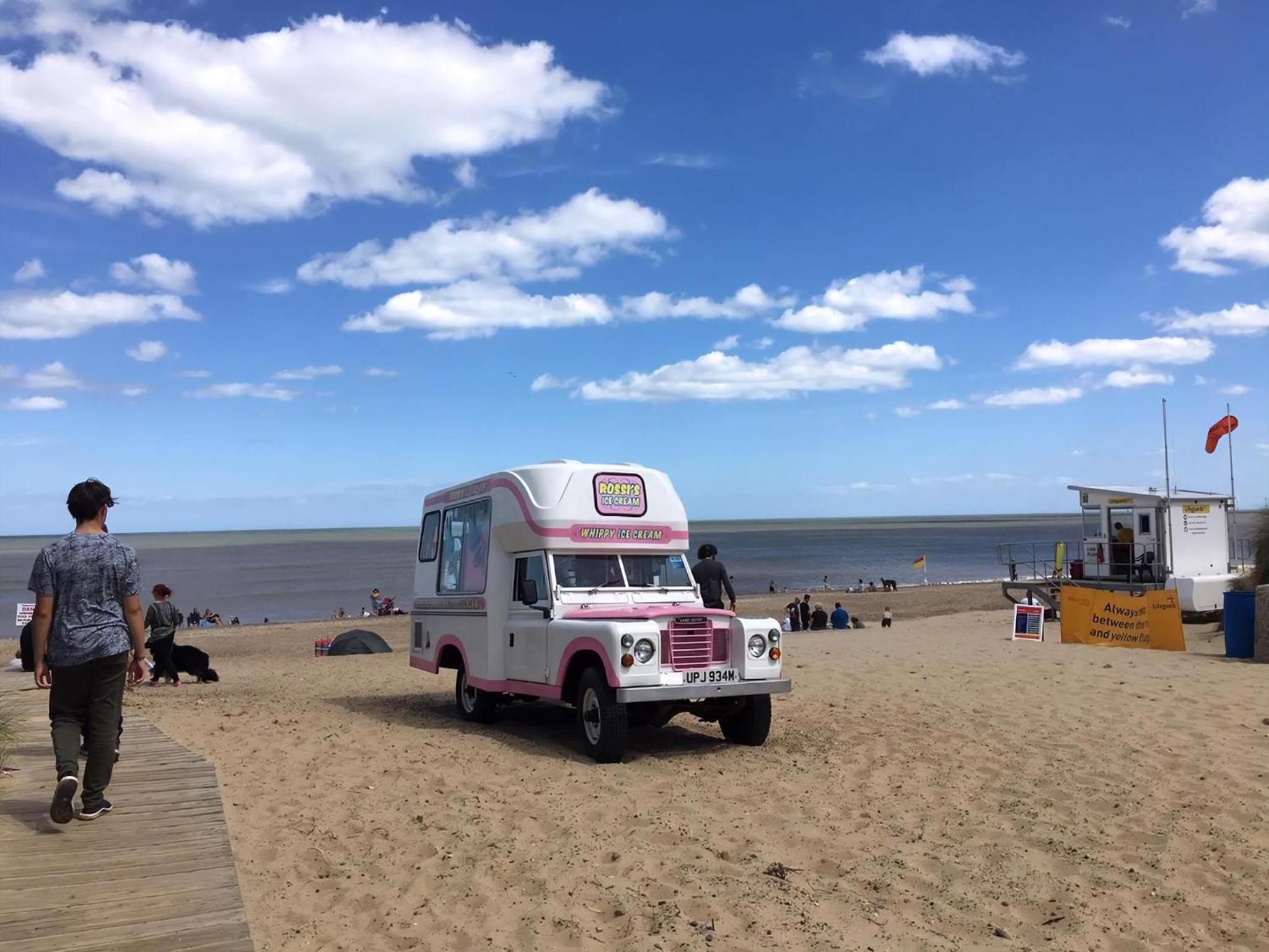 Seaside Cottage In Beautiful Hemsby, Norfolk By The Beach Ref 99007J view 2