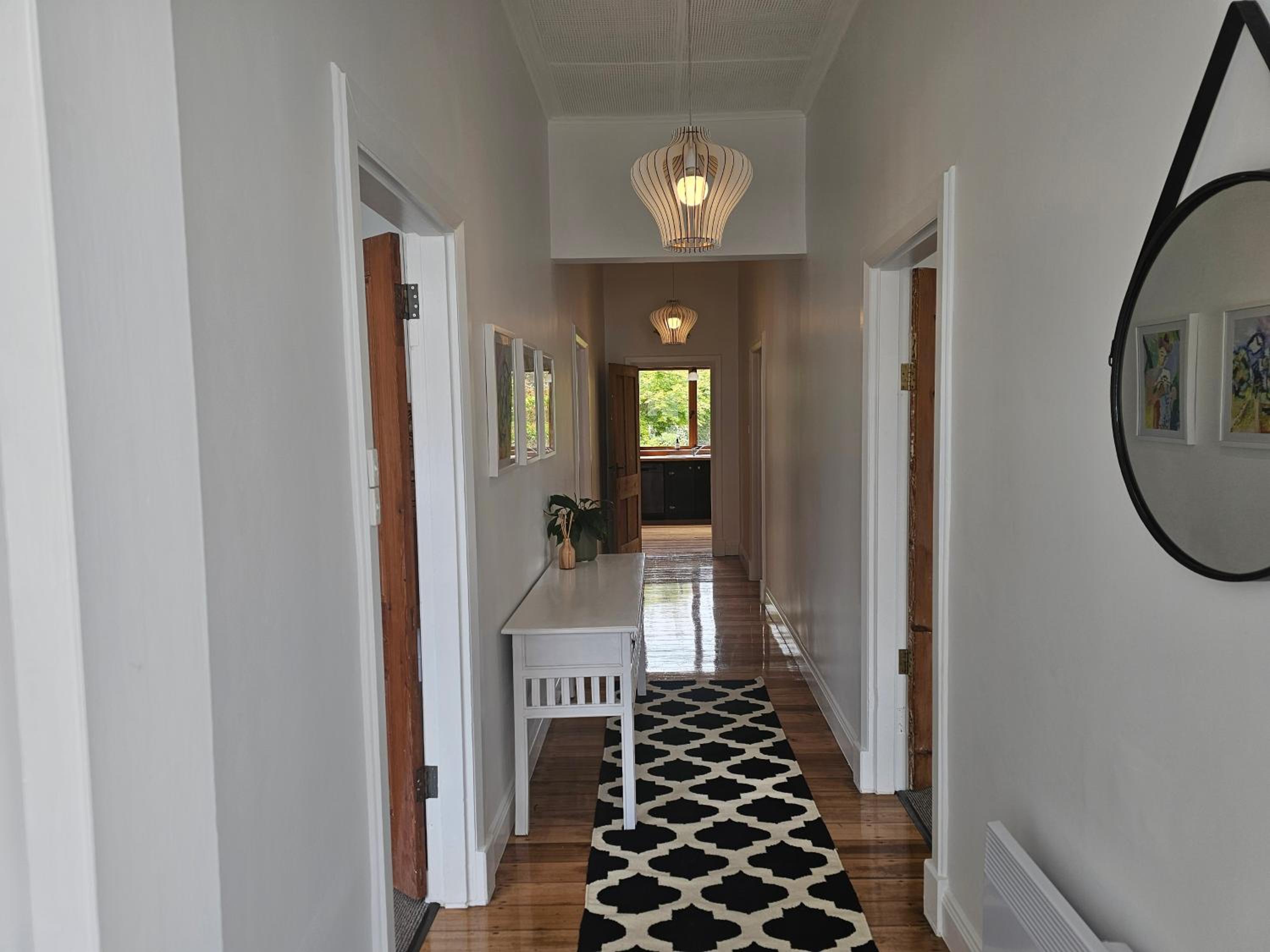 RoseIris Cottage - City Charm in Central West Hobart