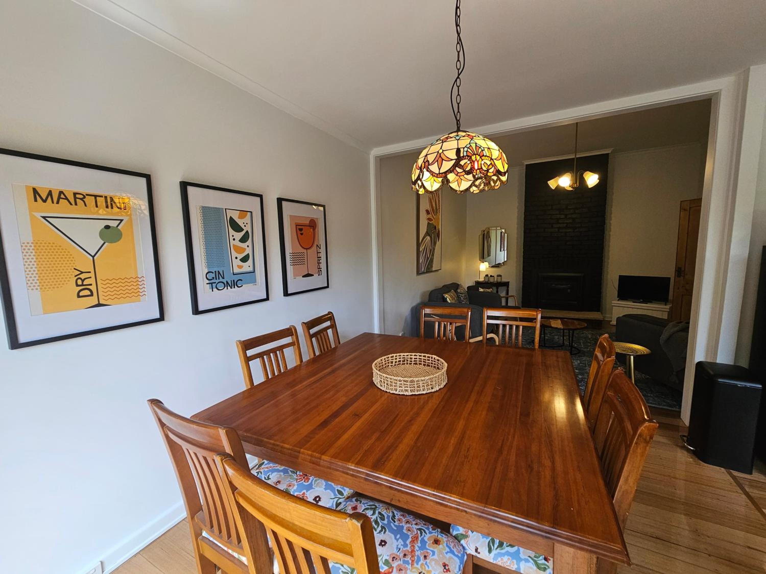 RoseIris Cottage - City Charm in Central West Hobart