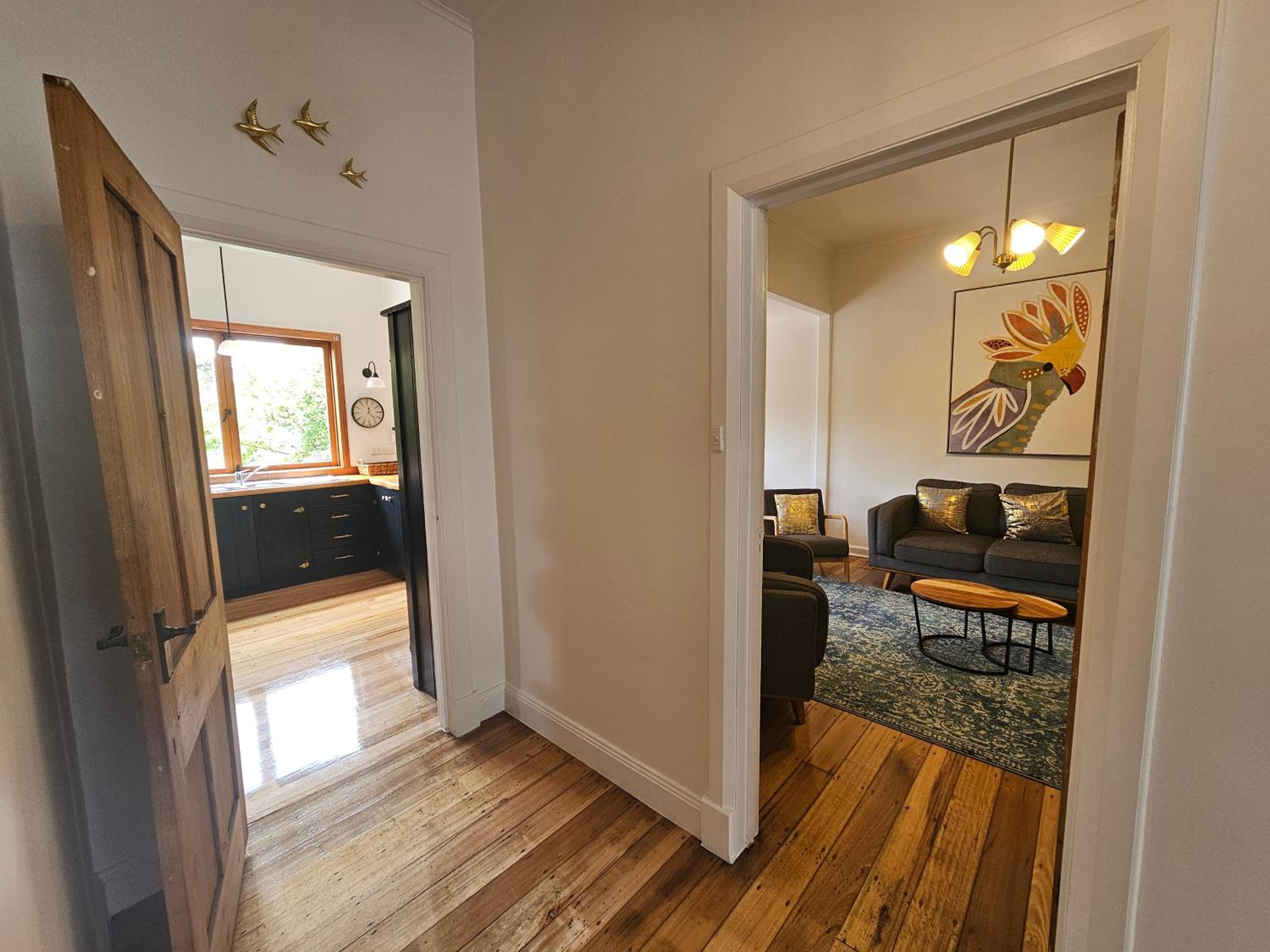 RoseIris Cottage - City Charm in Central West Hobart
