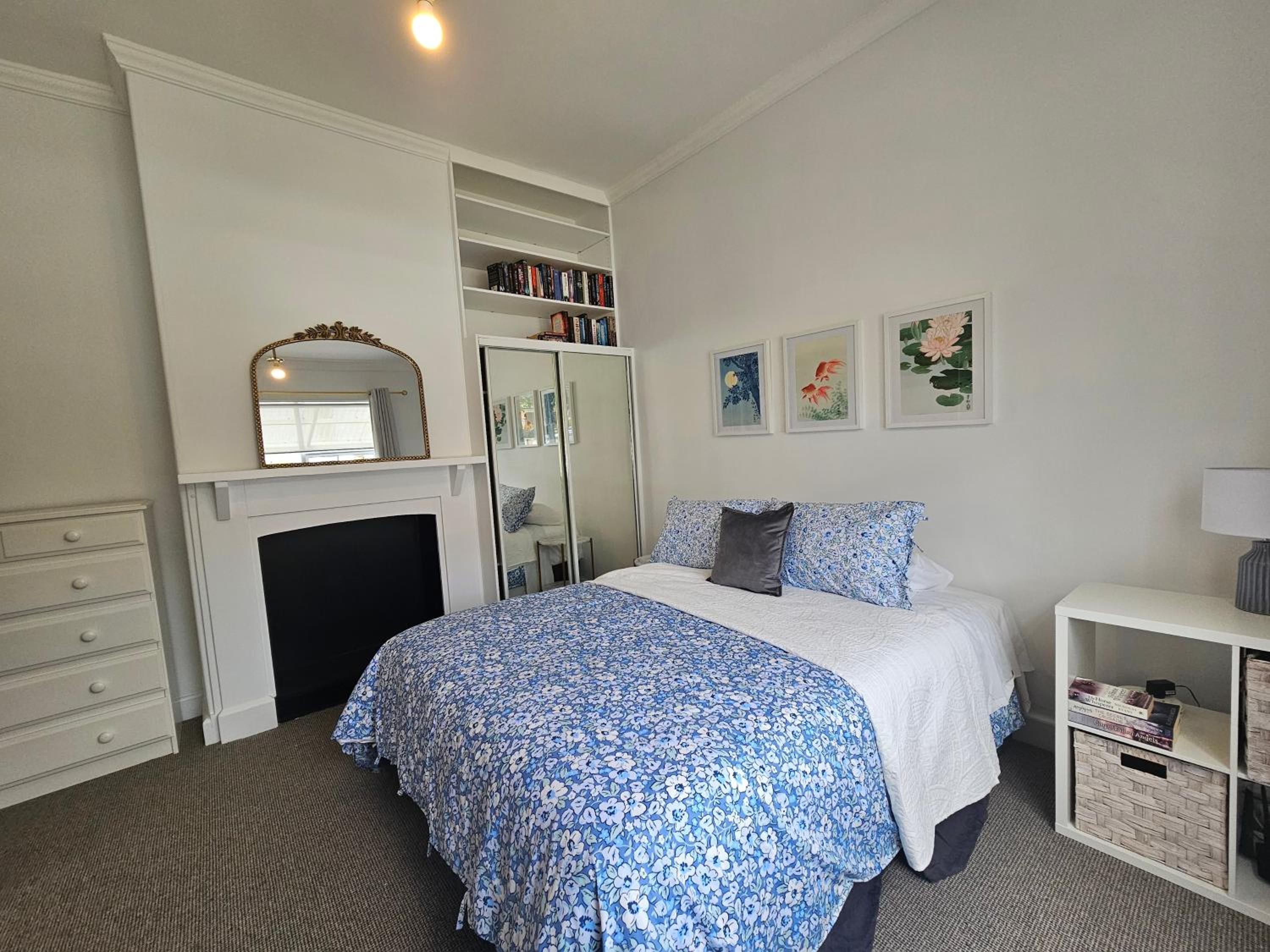 RoseIris Cottage - City Charm in Central West Hobart