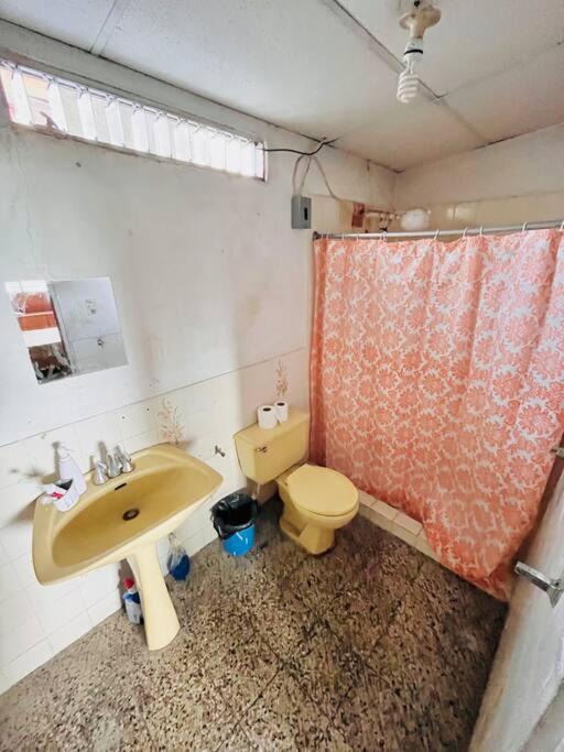 Casa grande ubicada en una zona residencial privada view 5