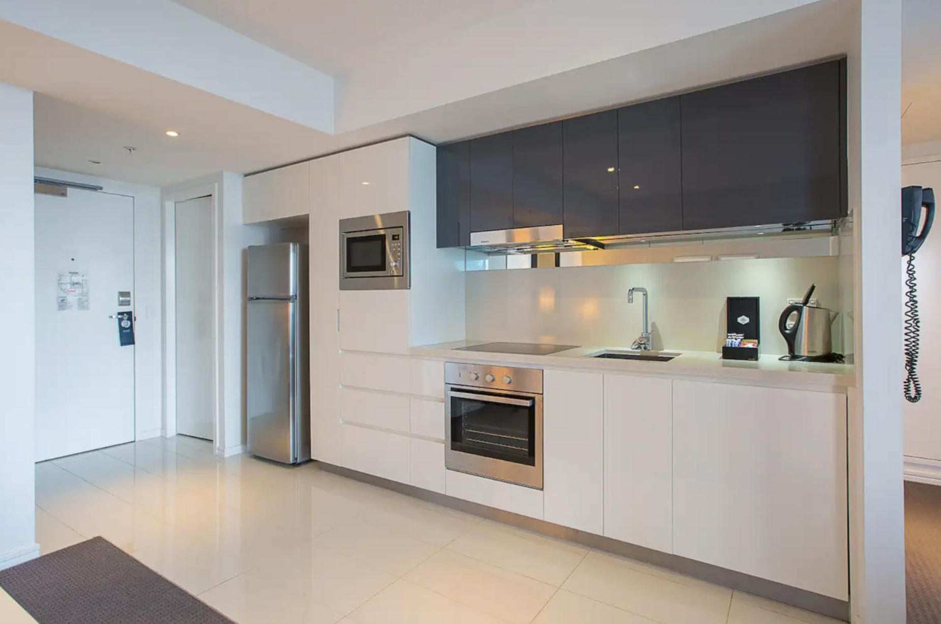 Beach Mountain View Sleeps 6 Surfers Paradise 2 Bed 2 Bath Circle on Cav & Hilton Surfers