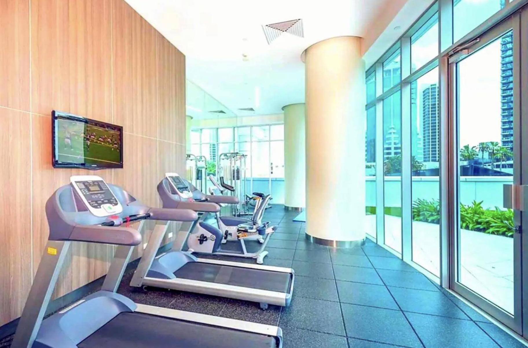 Beach Mountain View Sleeps 6 Surfers Paradise 2 Bed 2 Bath Circle on Cav & Hilton Surfers