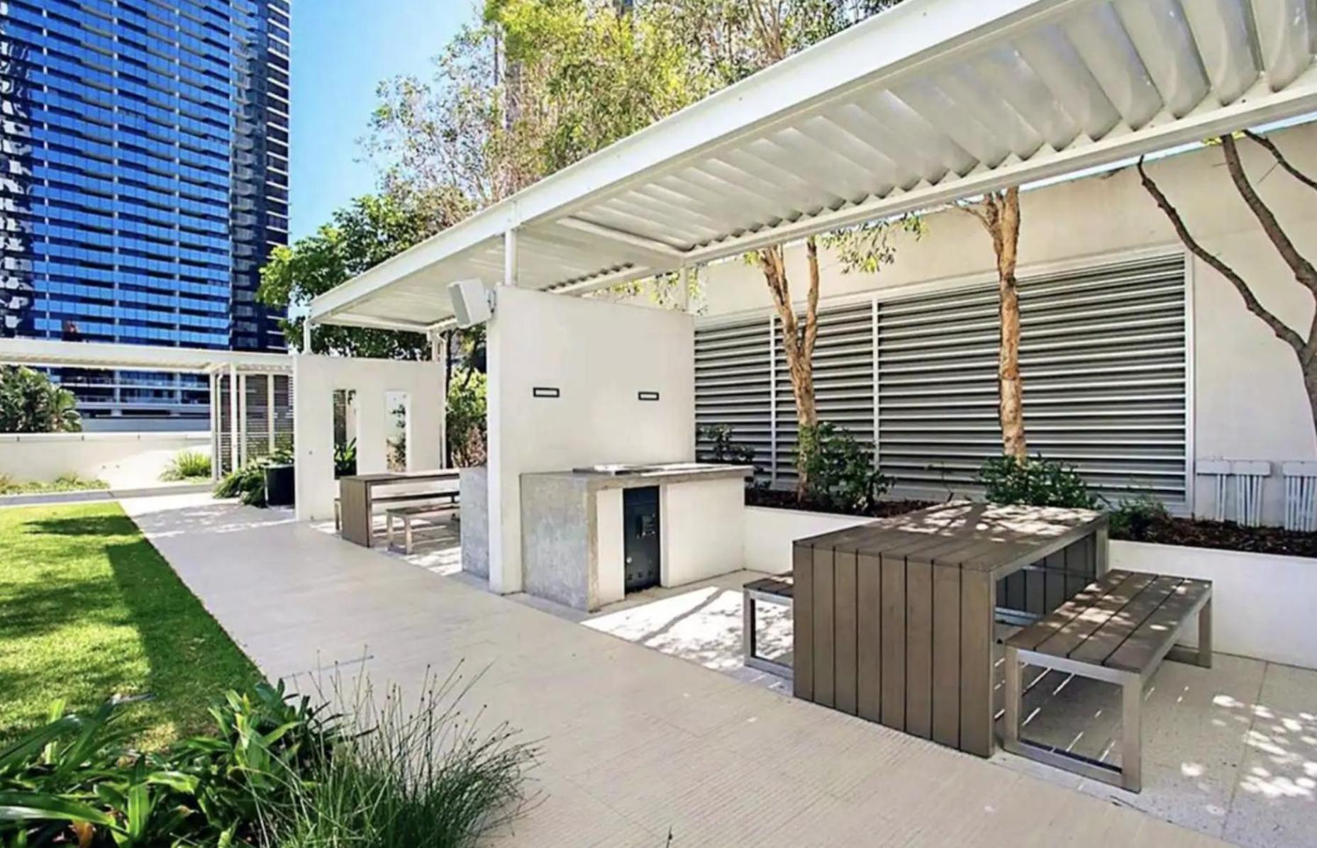 Beach Mountain View Sleeps 6 Surfers Paradise 2 Bed 2 Bath Circle on Cav & Hilton Surfers