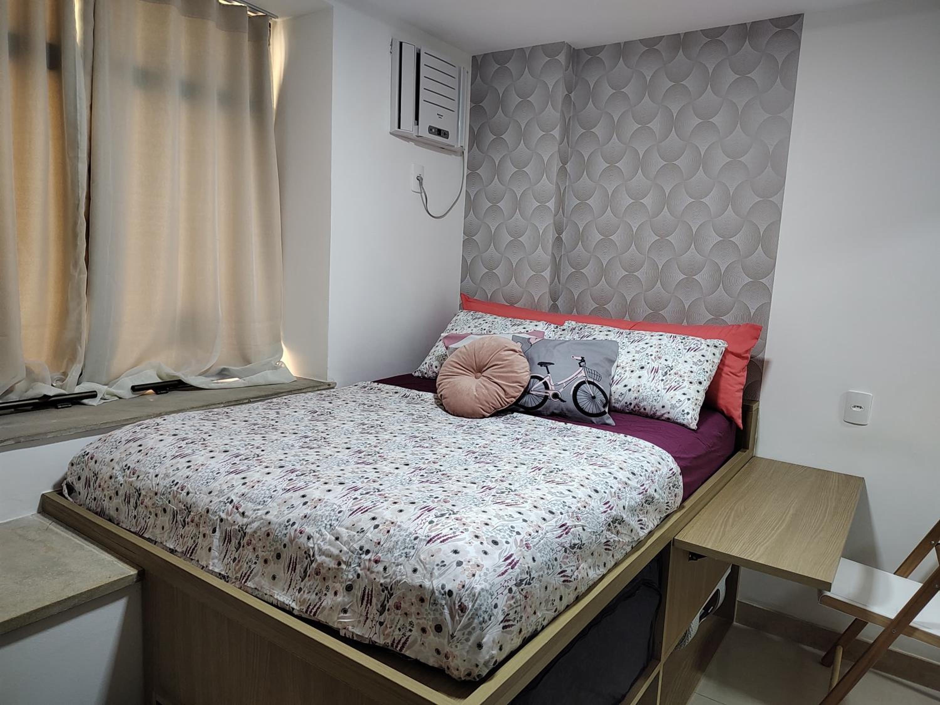 Flat Lux - com Piscina e Netflix