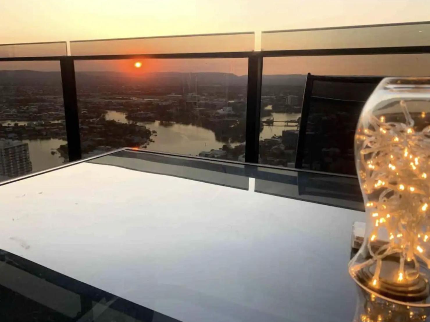 Beach Mountain View Sleeps 6 Surfers Paradise 2 Bed 2 Bath Circle on Cav & Hilton Surfers