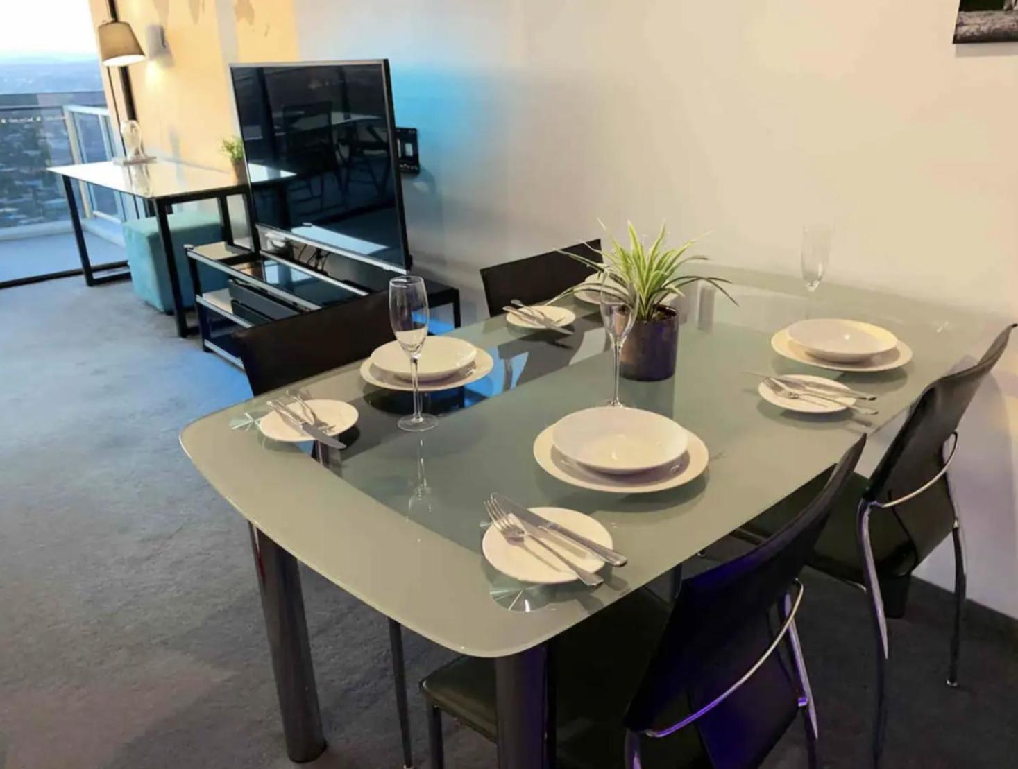 Beach Mountain View Sleeps 6 Surfers Paradise 2 Bed 2 Bath Circle on Cav & Hilton Surfers