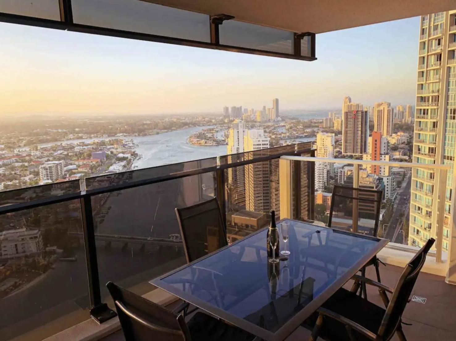 Beach Mountain View Sleeps 6 Surfers Paradise 2 Bed 2 Bath Circle on Cav & Hilton Surfers