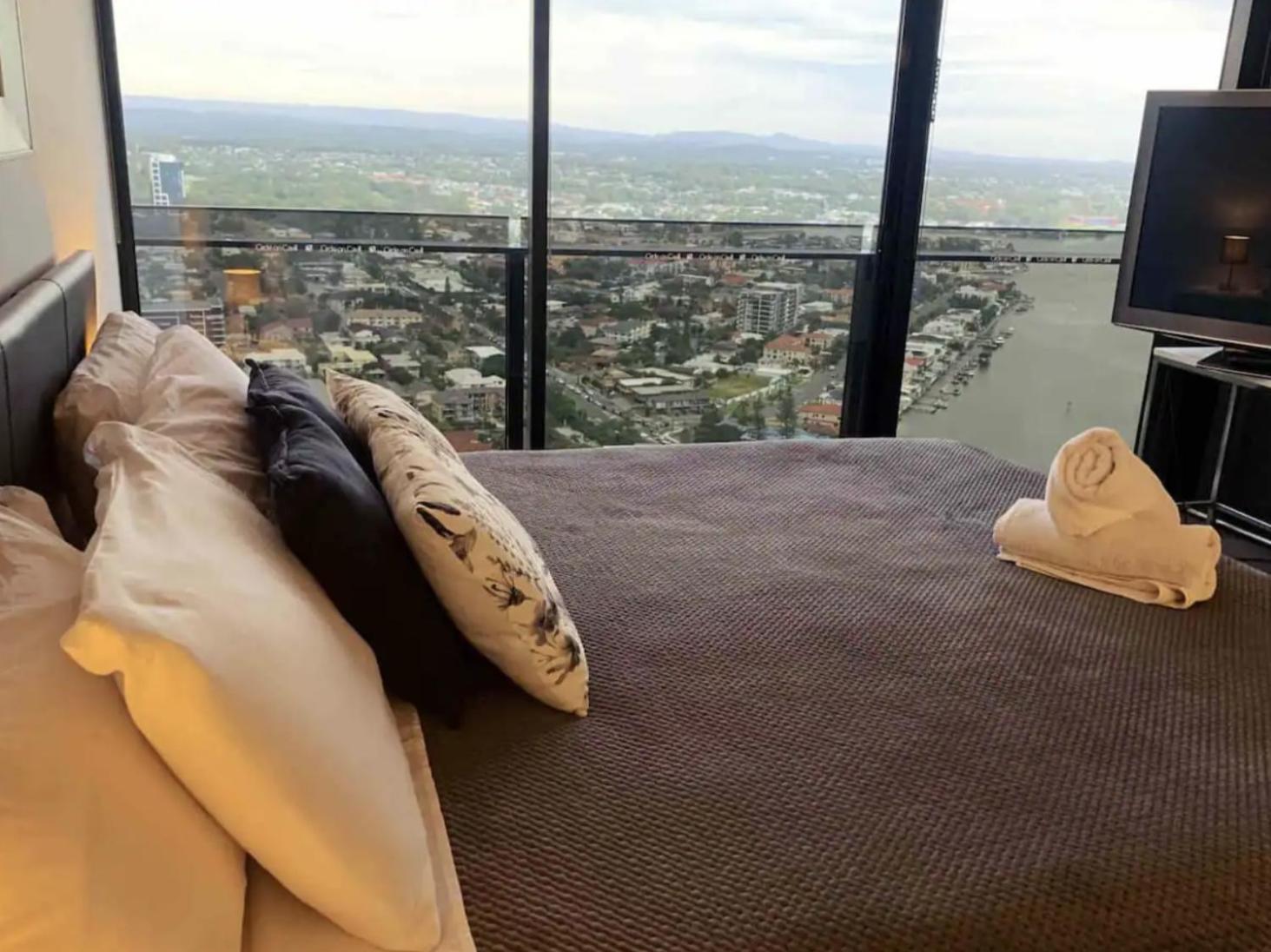 Beach Mountain View Sleeps 6 Surfers Paradise 2 Bed 2 Bath Circle on Cav & Hilton Surfers