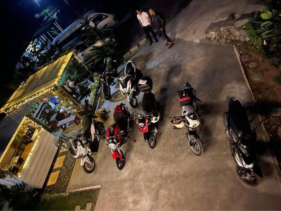 1Cozy, Smart TV 45-Netflix, Parking, BaguioFeels view 3